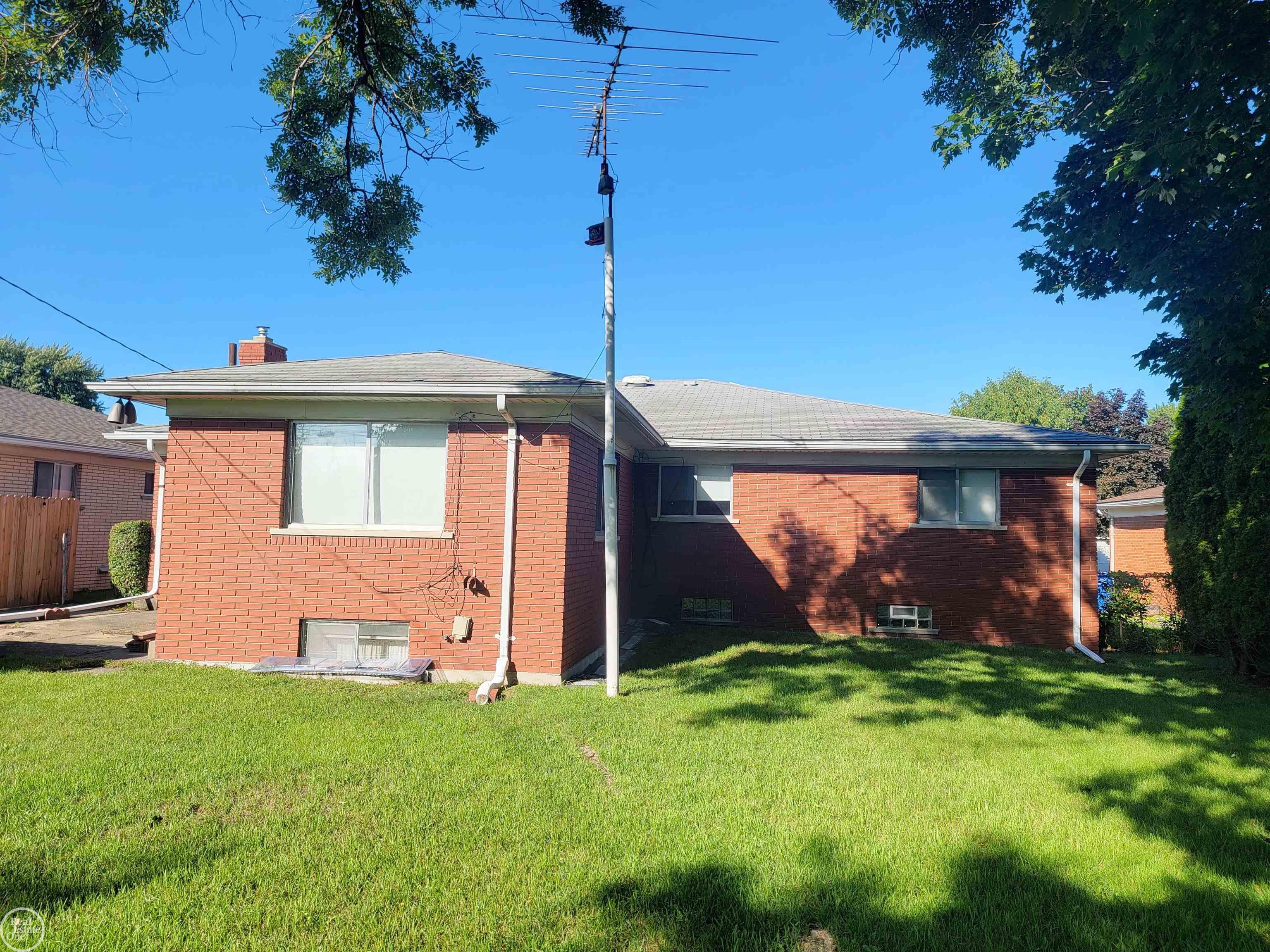 Photo 4 of Single family home for sale at 29322 Ridgefield Ave, Warren, MI 48088 | MLS# 58050221709 | Listing updated on 2026-09-14