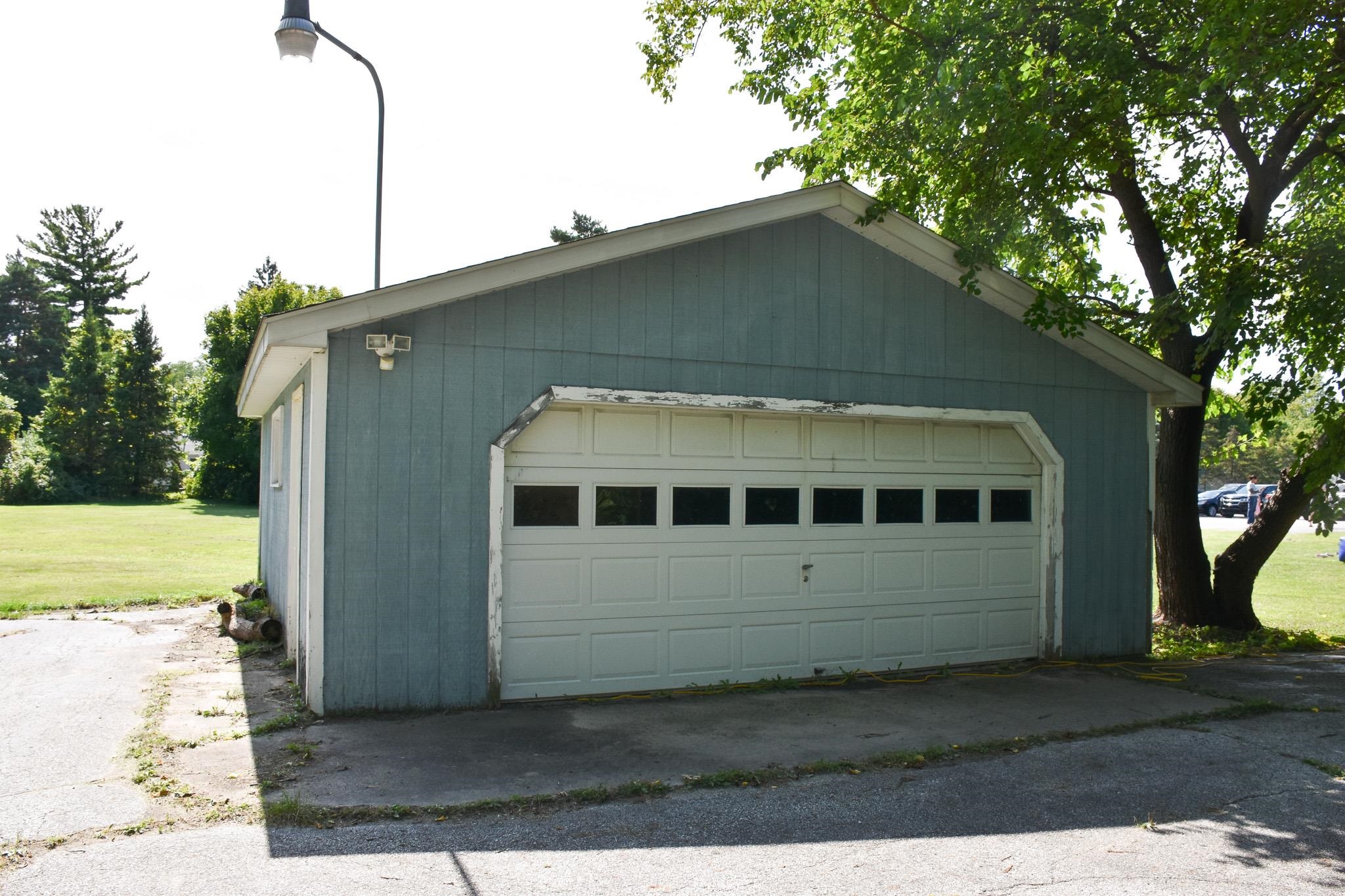 Photo 2 of Single family home for sale at 2085 Shattuck Rd, Saginaw, MI 48603 | MLS# 50221712 | Listing updated on 2026-09-14