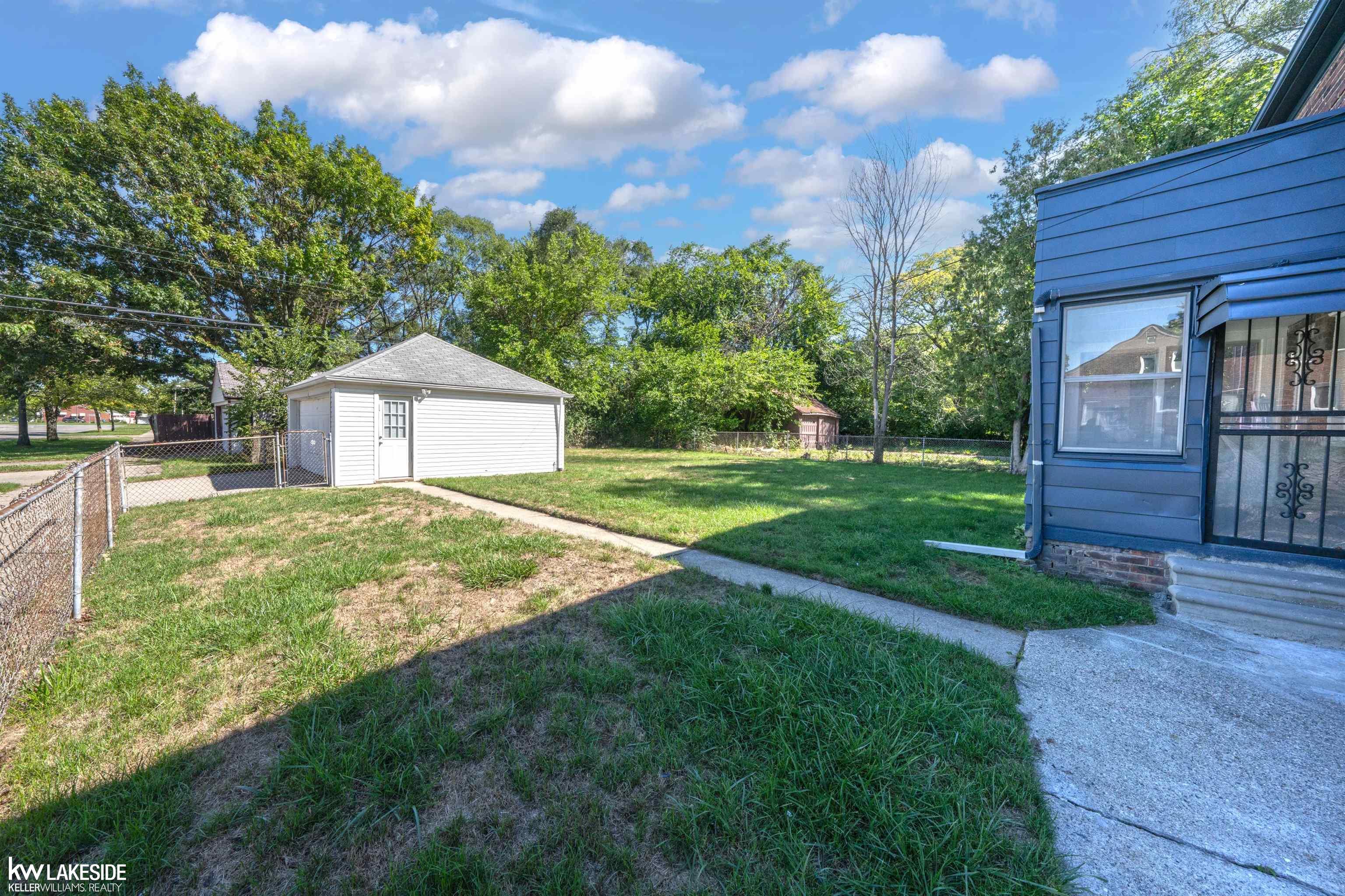 Photo 2 of Single family home for sale at 16001 Collingham Dr, Detroit, MI 48205 | MLS# 58050221717 | Listing updated on 2026-09-14