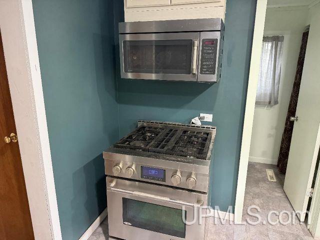 Photo 2 of Single family home for sale at 556 Dickinson Blvd St, Kingsford, MI 49802 | MLS# 50221723 | Listing updated on 2026-09-17