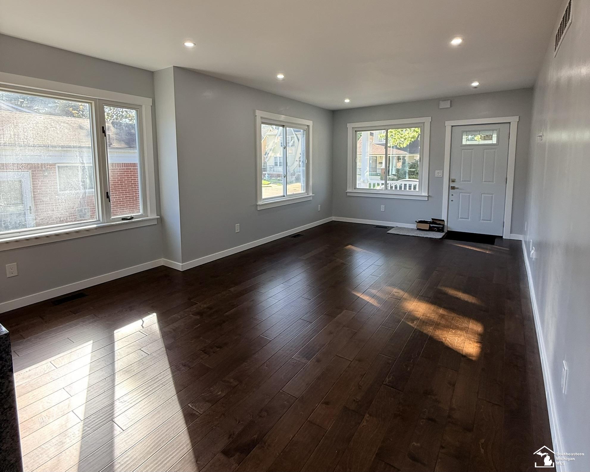 Photo 2 of Single family home for sale at 172 Riverbank St, Wyandotte, MI 48192 | MLS# 57050221740 | Listing updated on 2026-09-17