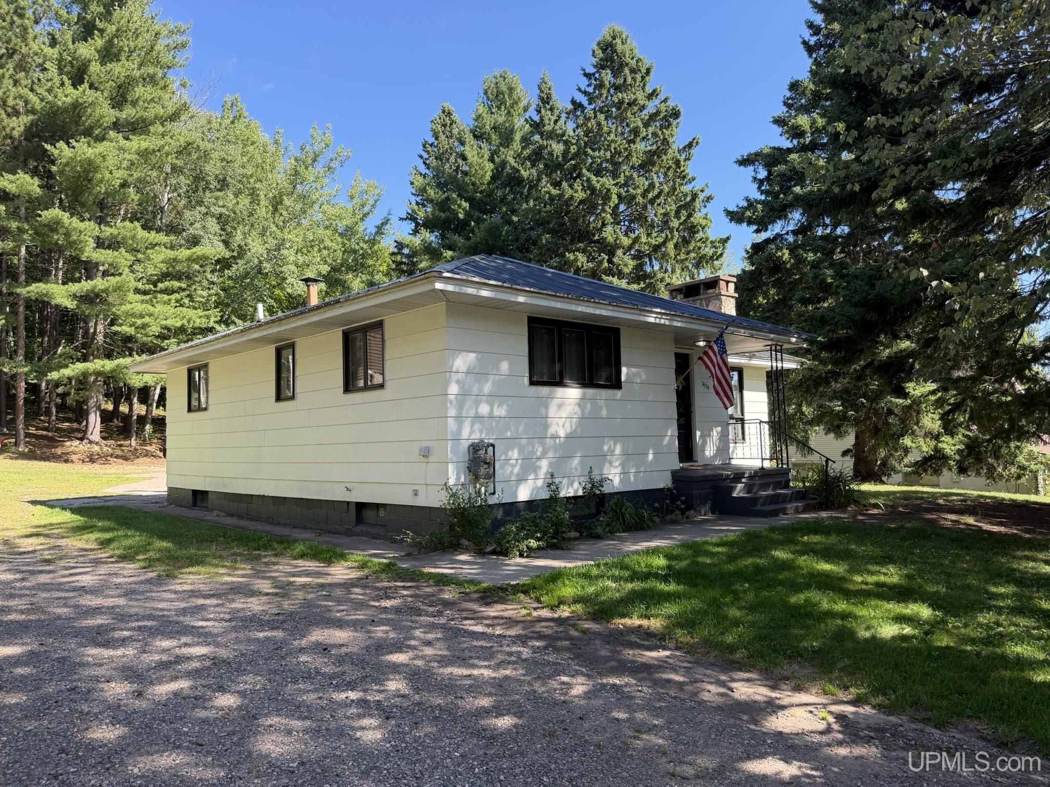Photo 2 of Single family home for sale at 1404 Pioneer Rd, Marquette, MI 49855 | MLS# 50221742 | Listing updated on 2026-09-29