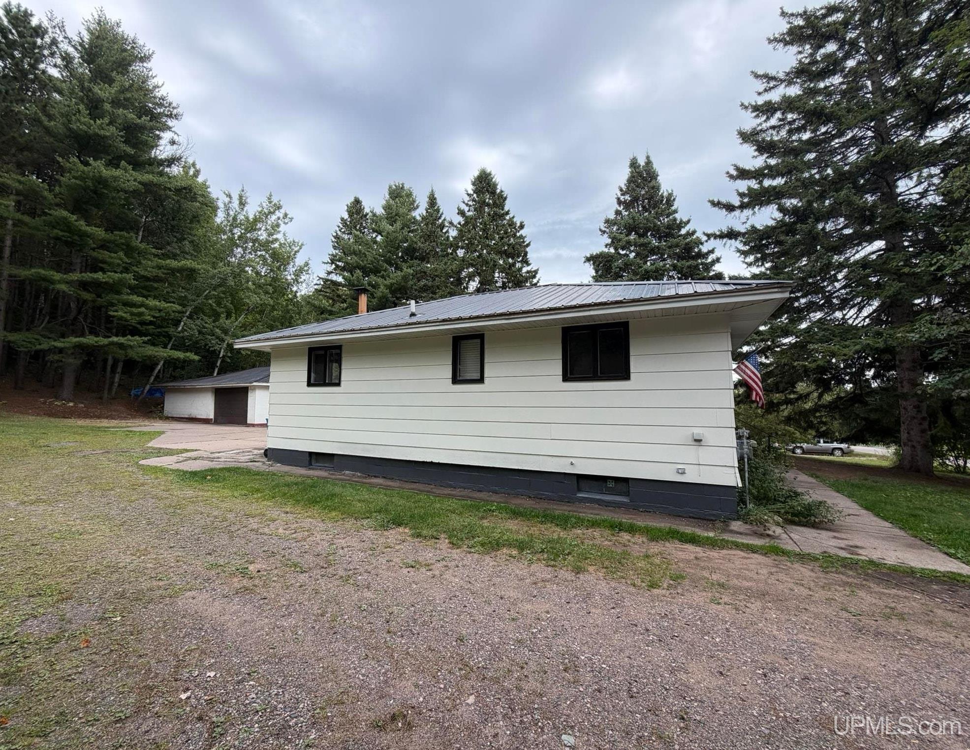 Photo 3 of Single family home for sale at 1404 Pioneer Rd, Marquette, MI 49855 | MLS# 50221742 | Listing updated on 2026-09-29