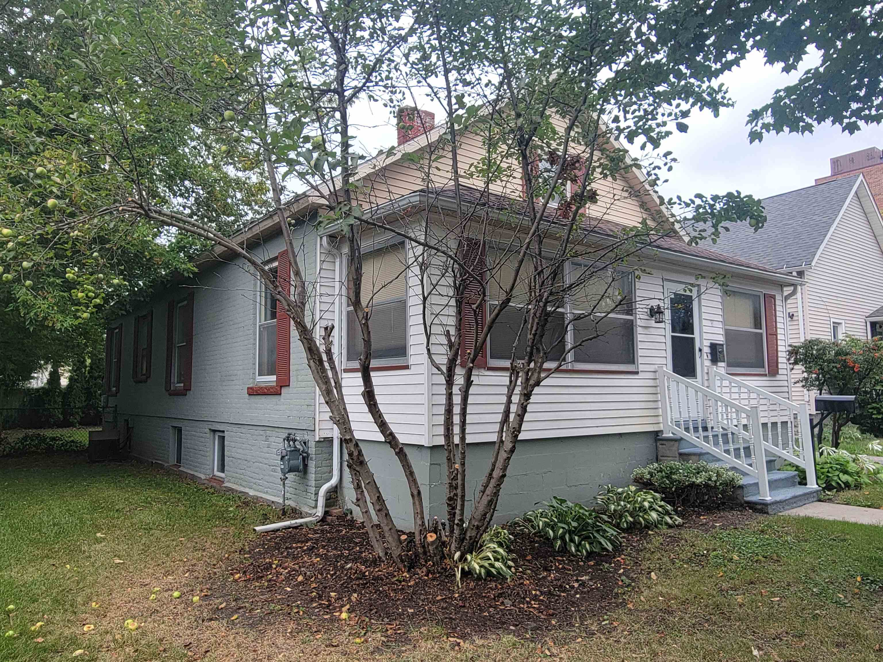 Photo 2 of Single family home for sale at 302 Fitzhugh St, Bay City, MI 48708 | MLS# 50221747 | Listing updated on 2026-09-17