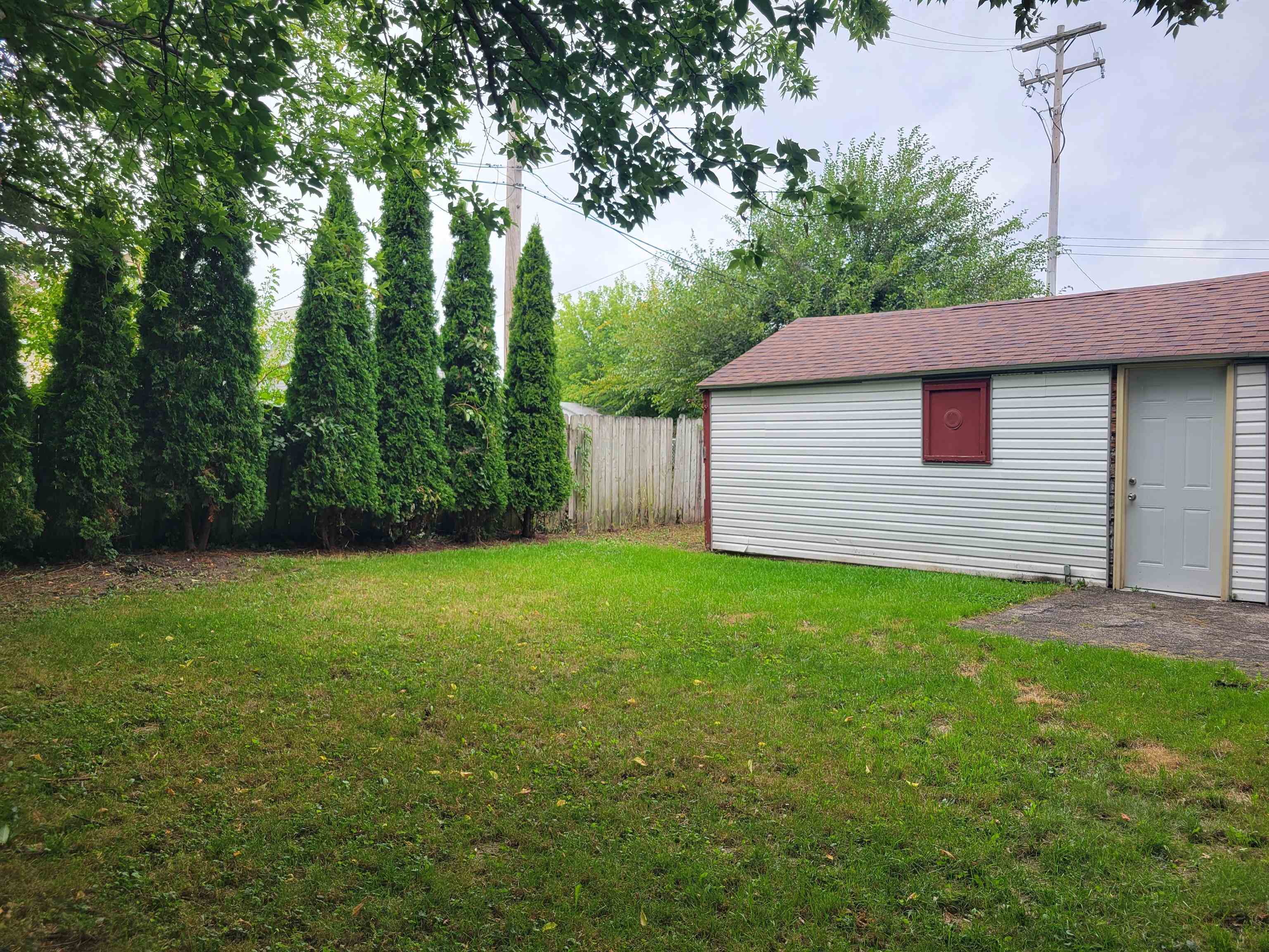 Photo 3 of Single family home for sale at 302 Fitzhugh St, Bay City, MI 48708 | MLS# 50221747 | Listing updated on 2026-09-17