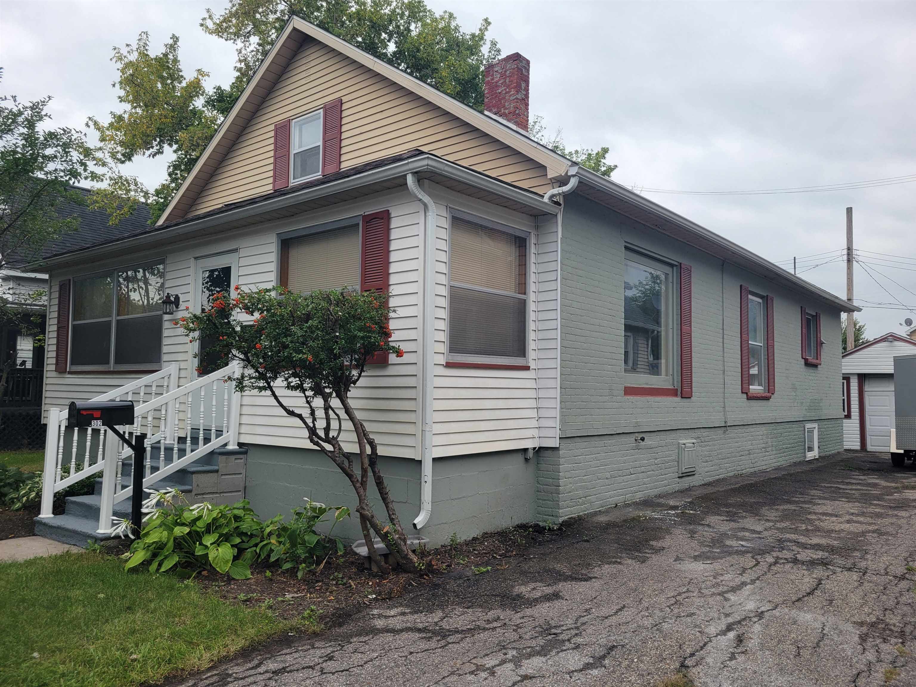 Photo 4 of Single family home for sale at 302 Fitzhugh St, Bay City, MI 48708 | MLS# 50221747 | Listing updated on 2026-09-17
