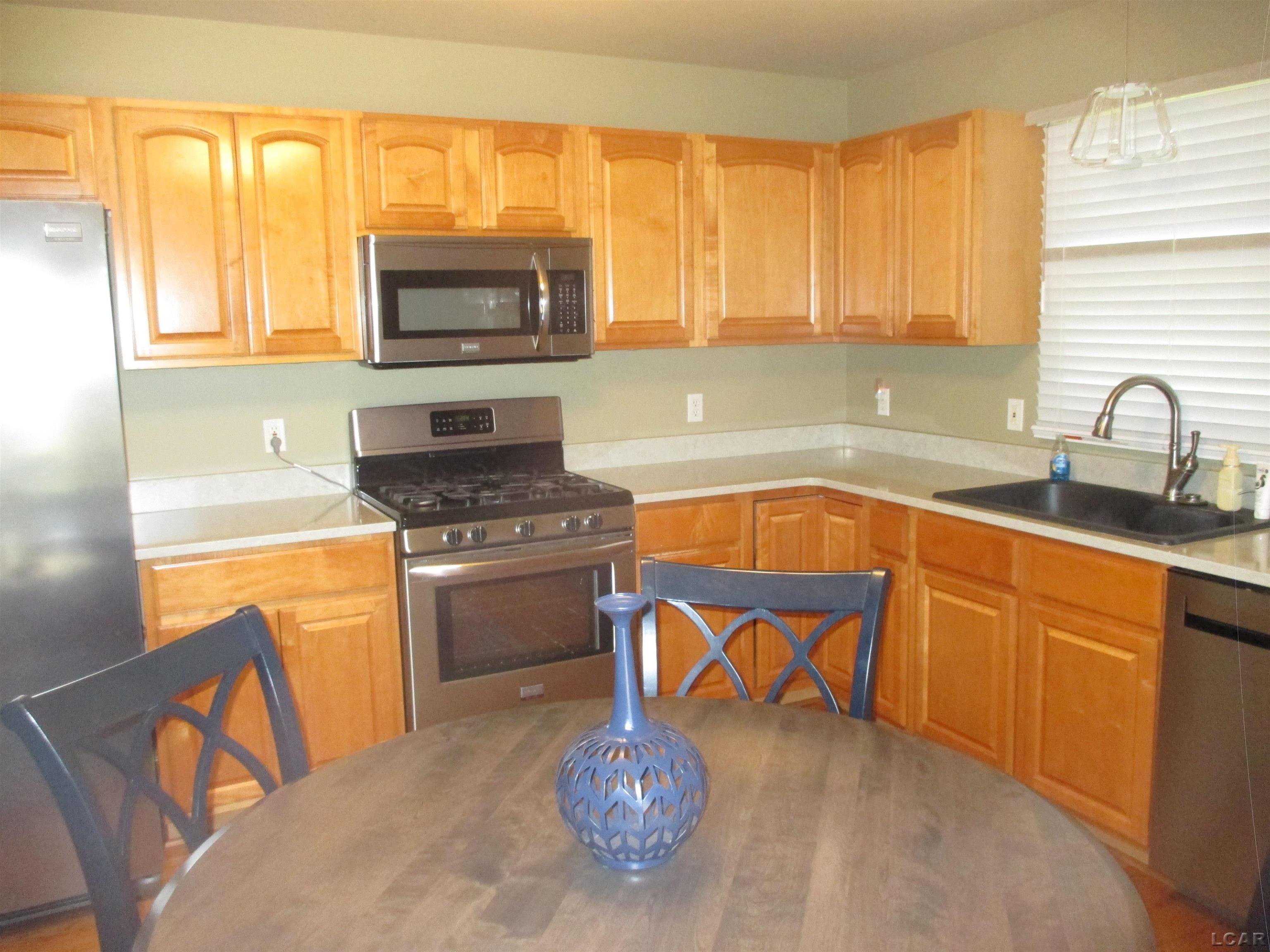 Photo 4 of Single family home for sale at 2304 Woodridge Dr, Adrian, MI 49221 | MLS# 56050221748 | Listing updated on 2026-09-15