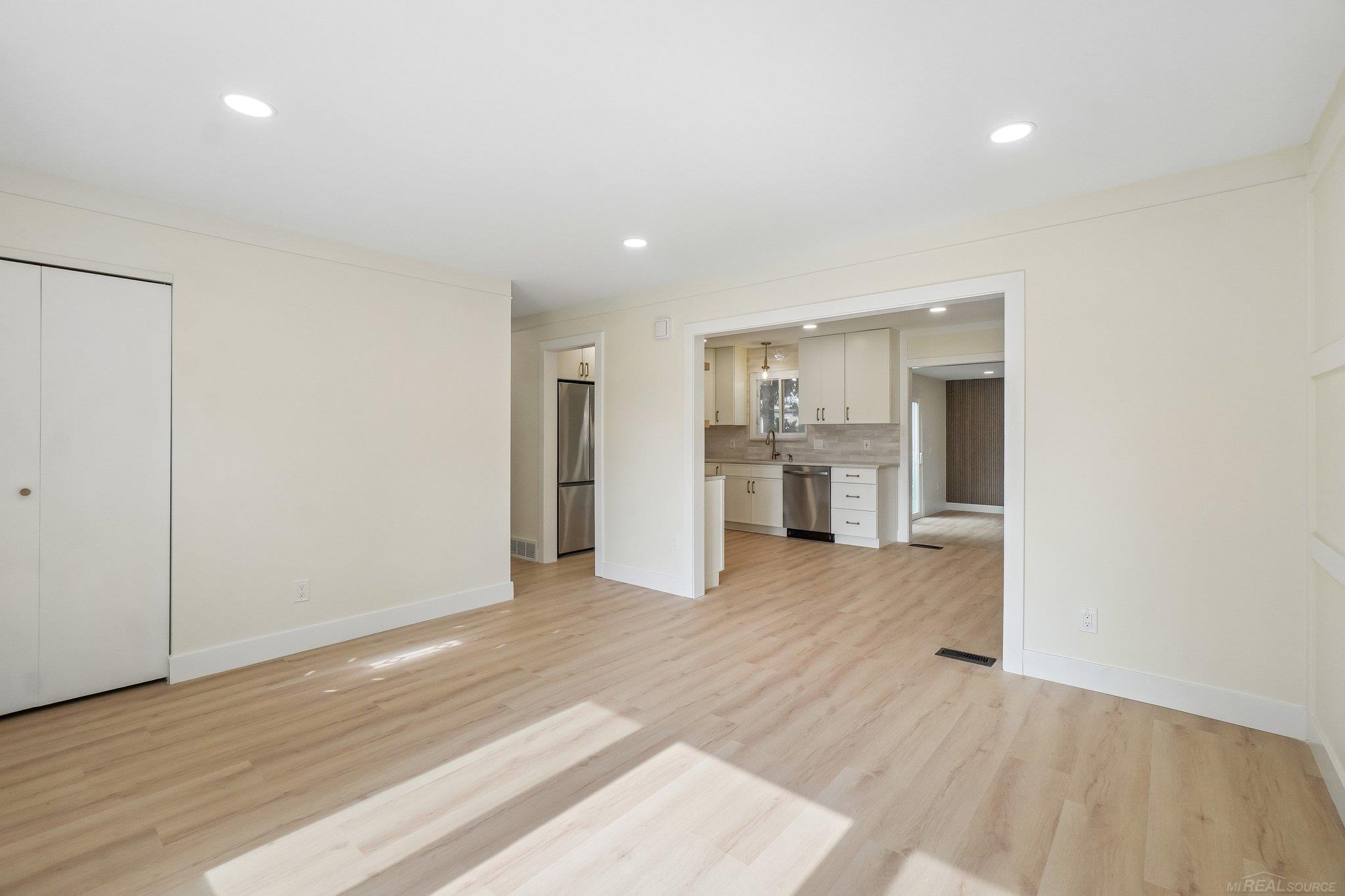 Photo 4 of Single family home for sale at 39420 Millington Dr, Sterling Heights, MI 48313 | MLS# 58050221783 | Listing updated on 2026-09-15