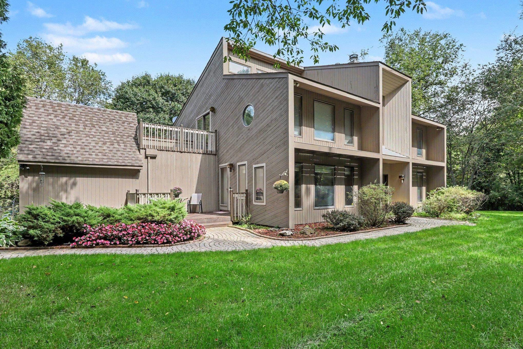 Photo 2 of Single family home for sale at 78718 Pearl Dr, Bruce Twp, MI 48065 | MLS# 58050221791 | Listing updated on 2026-09-15