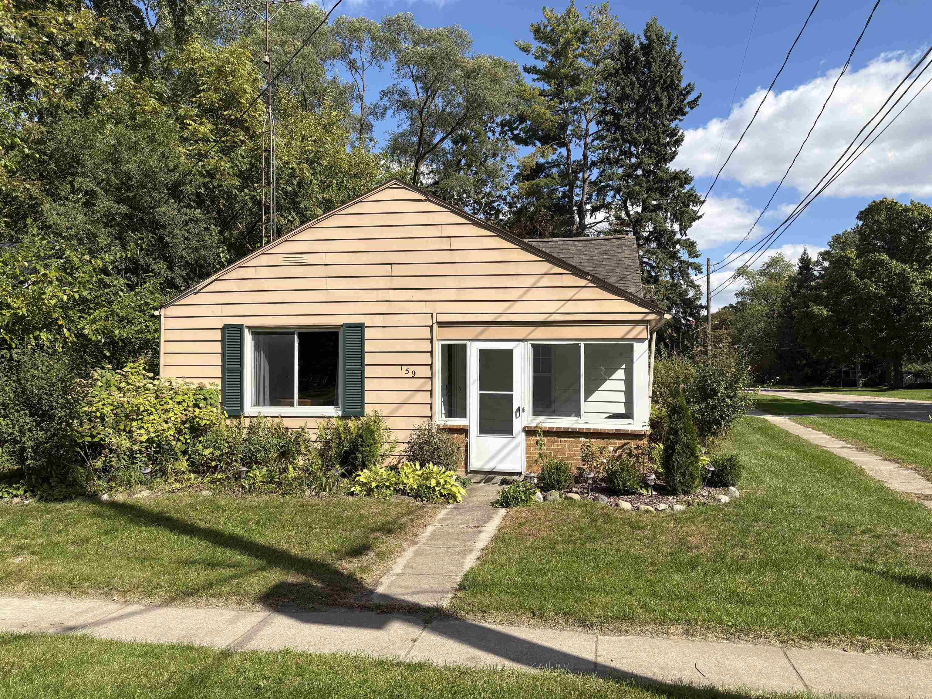 Photo 2 of Single family home for sale at 159 S Saginaw St, Montrose, MI 48457 | MLS# 5050221798 | Listing updated on 2026-10-02