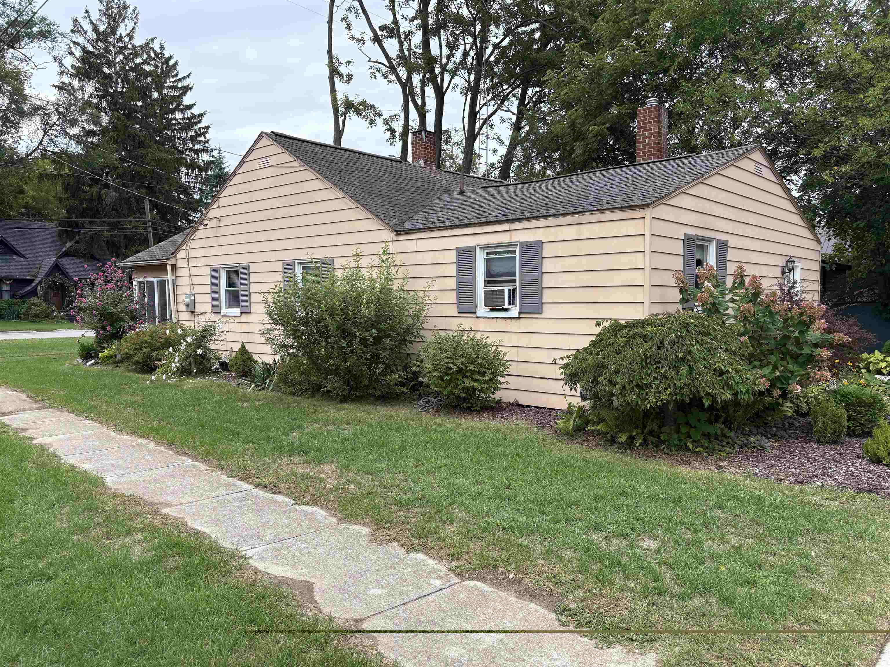 Photo 3 of Single family home for sale at 159 S Saginaw St, Montrose, MI 48457 | MLS# 5050221798 | Listing updated on 2026-10-02