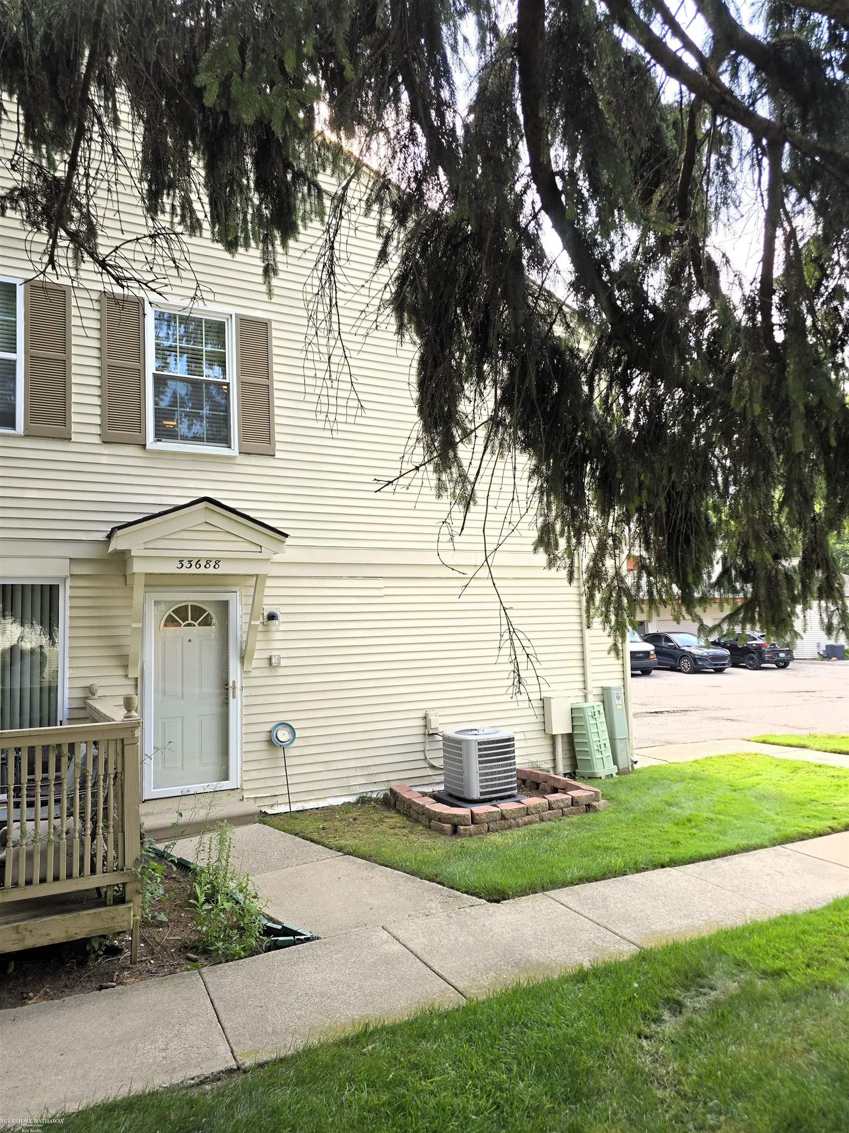 Condo for sale at 33688 Bayview Dr, Chesterfield, MI 48047 | MLS# 58050221801