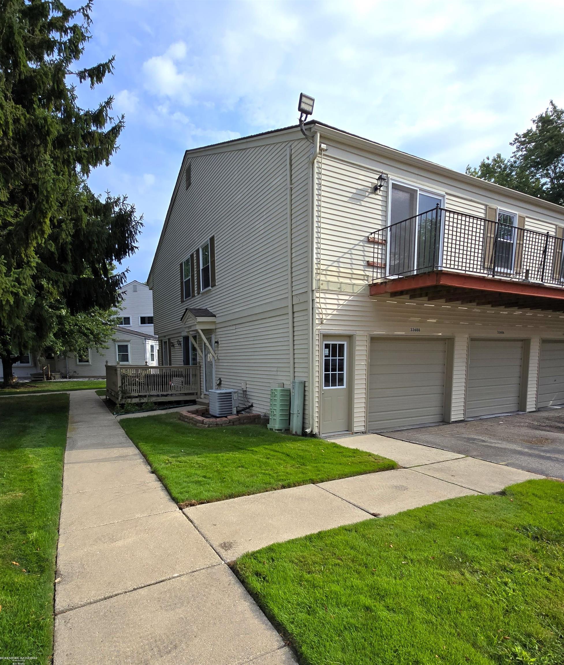 Photo 3 of Condo for sale at 33688 Bayview Dr, Chesterfield, MI 48047 | MLS# 58050221801 | Listing updated on 2026-09-18