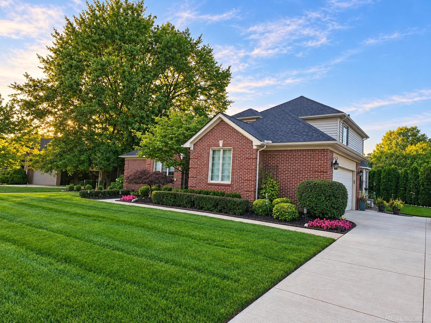 Photo 2 of Single family home for sale at 3773 Lake Forest Dr, Sterling Heights, MI 48314 | MLS# 58050221802 | Listing updated on 2026-09-18