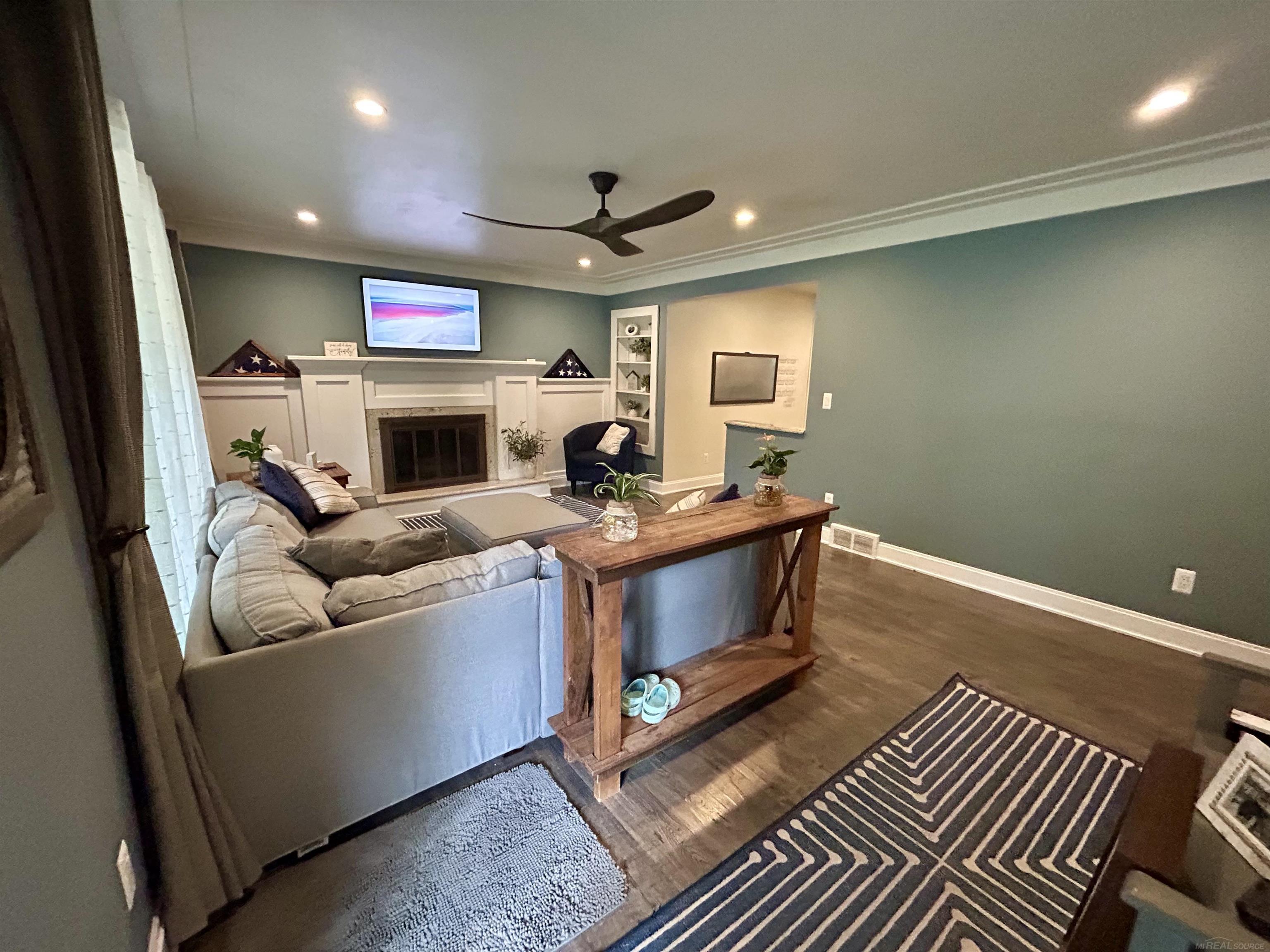 Photo 3 of Single family home for sale at 6103 Thorneycroft Dr, Shelby Township, MI 48316 | MLS# 58050221808 | Listing updated on 2026-09-15