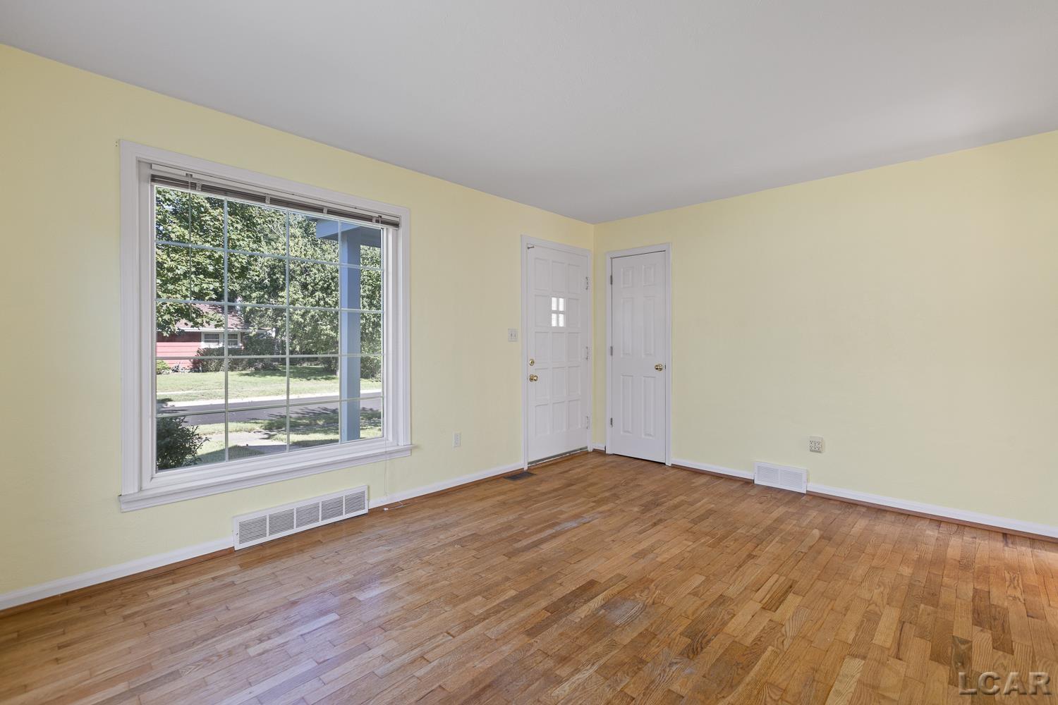 Photo 3 of Single family home for sale at 712 Inner Dr, Tecumseh, MI 49286 | MLS# 56050221822 | Listing updated on 2026-09-15