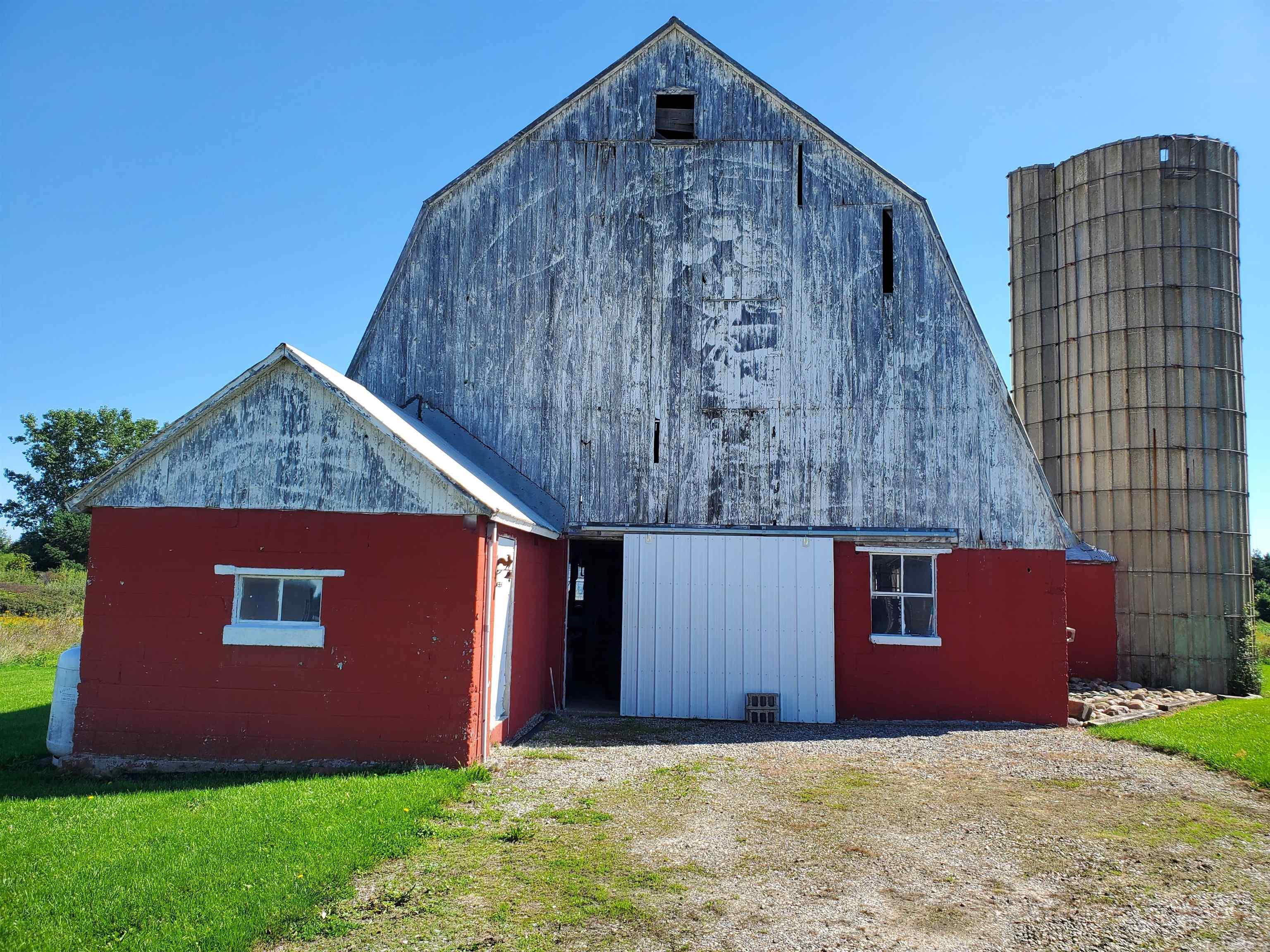Photo 2 of Single family home for sale at 5555 Gardner Line Rd, Croswell, MI 48422 | MLS# 58050221826 | Listing updated on 2026-09-17