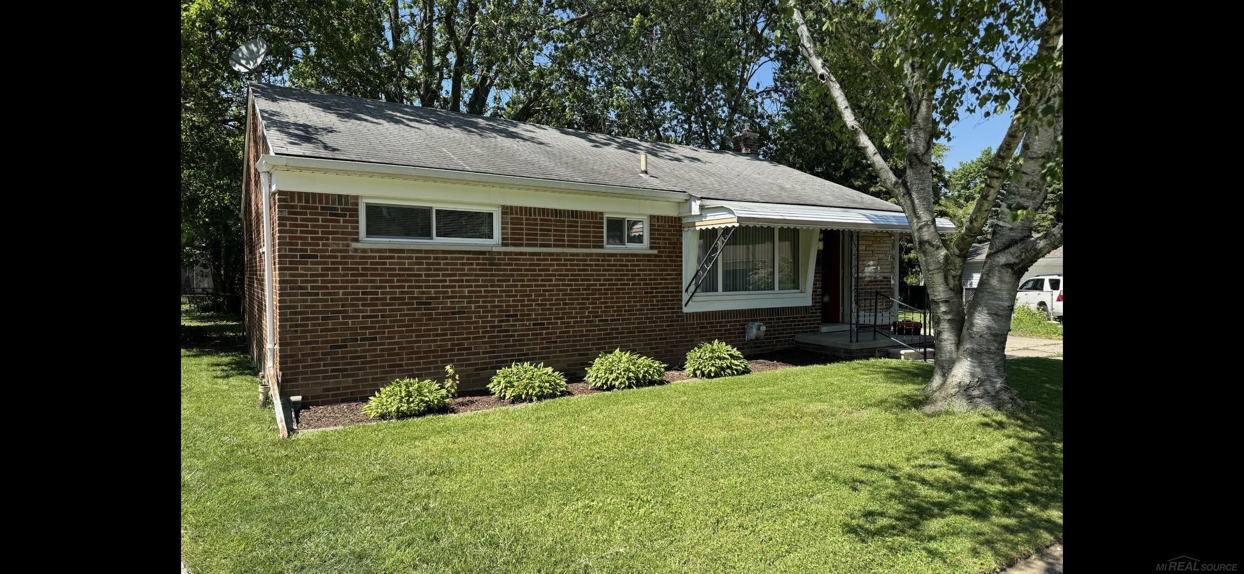 Single family home for sale at 10 Shiawassee Cir, Mount Clemens, MI 48043 | MLS# 58050221827