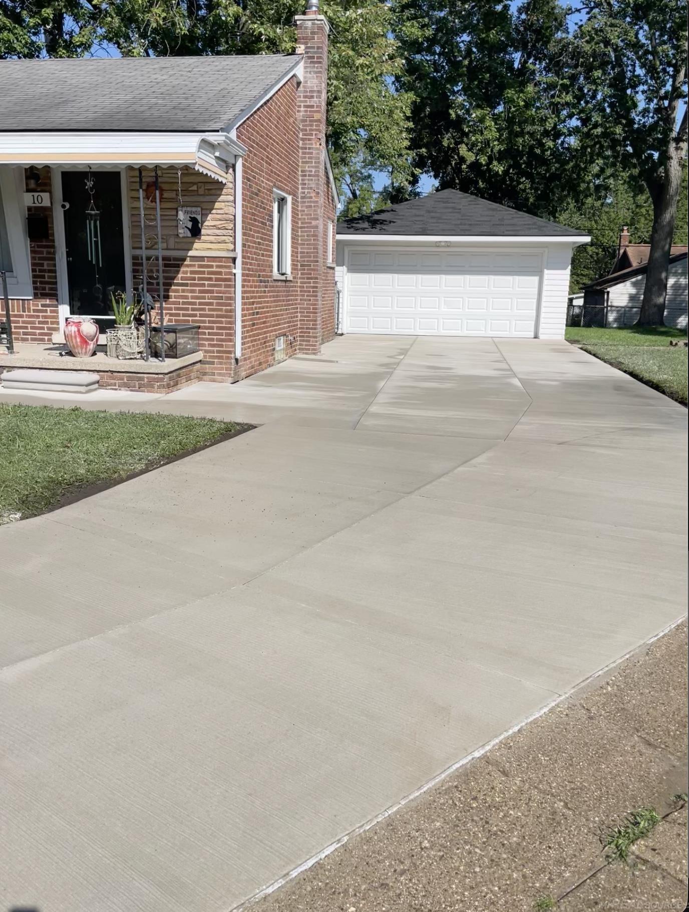 Photo 1 of Single family home for sale at 10 Shiawassee Cir, Mount Clemens, MI 48043 | MLS# 58050221827 | Listing updated on 2026-09-18