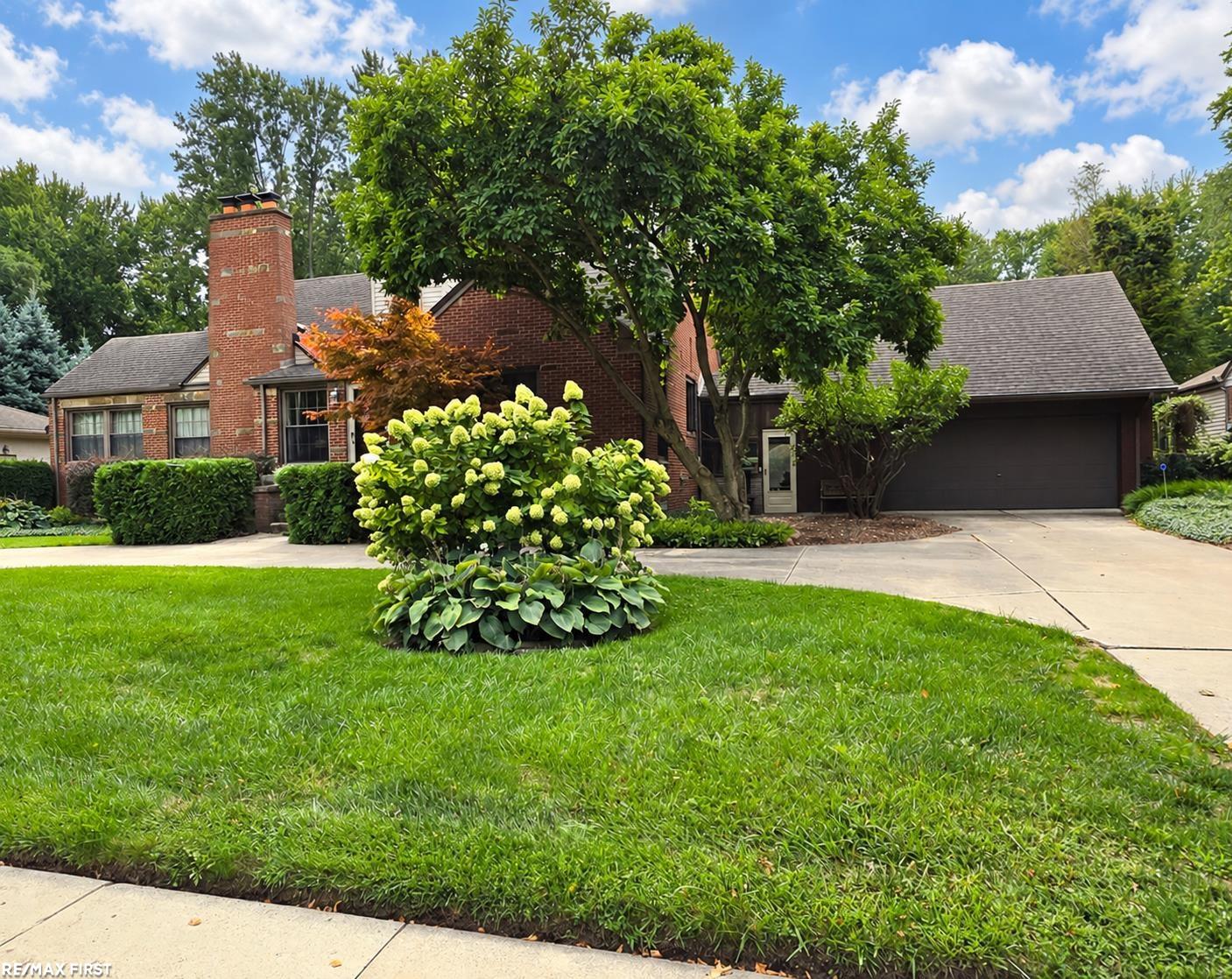 Photo 2 of Single family home for sale at 543 Vernier Rd, Grosse Pointe Woods, MI 48236 | MLS# 58050221832 | Listing updated on 2026-09-17