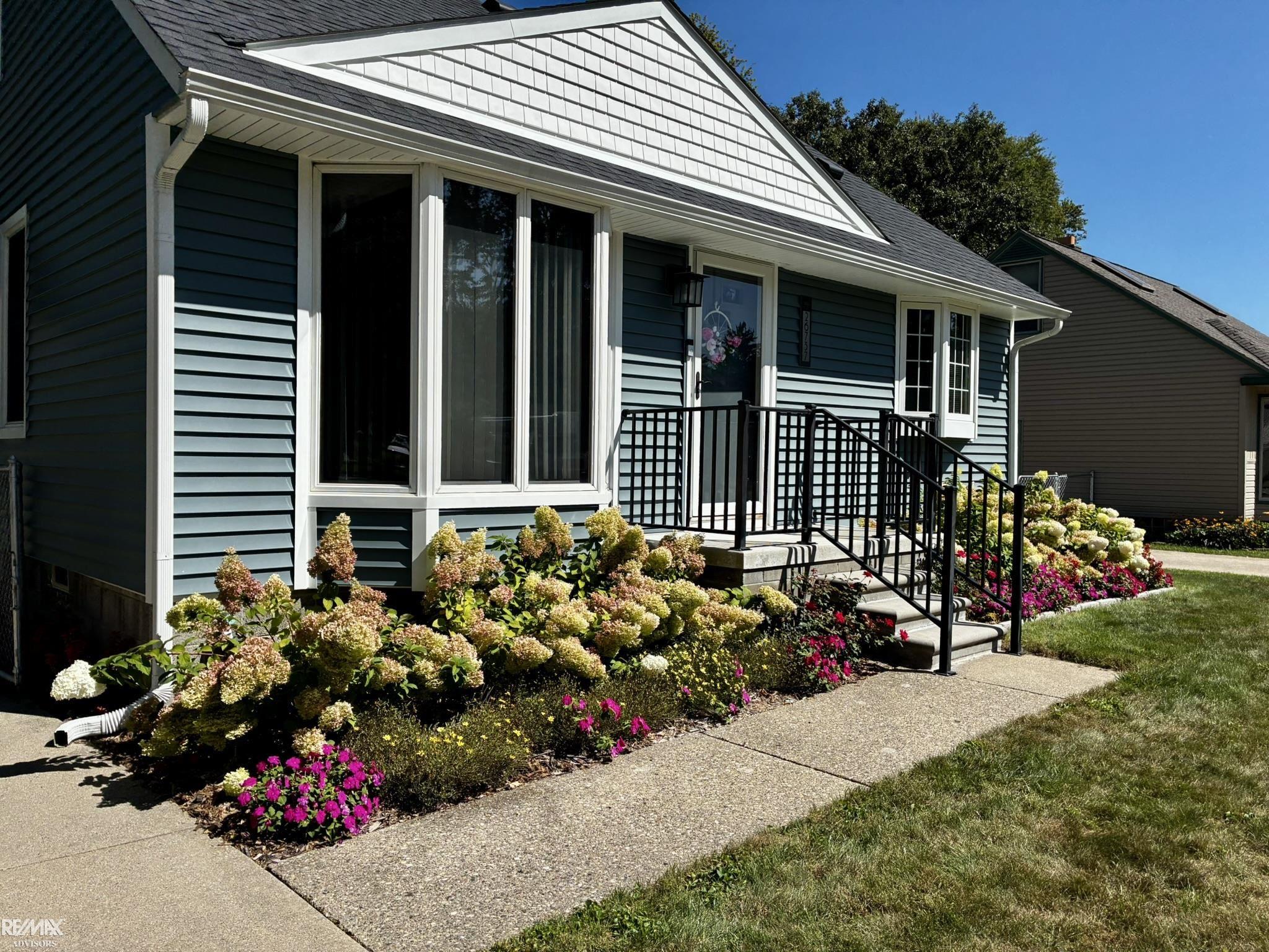 Photo 2 of Single family home for sale at 26737 Hickler Ln, Harrison Township, MI 48045 | MLS# 58050221846 | Listing updated on 2026-09-15