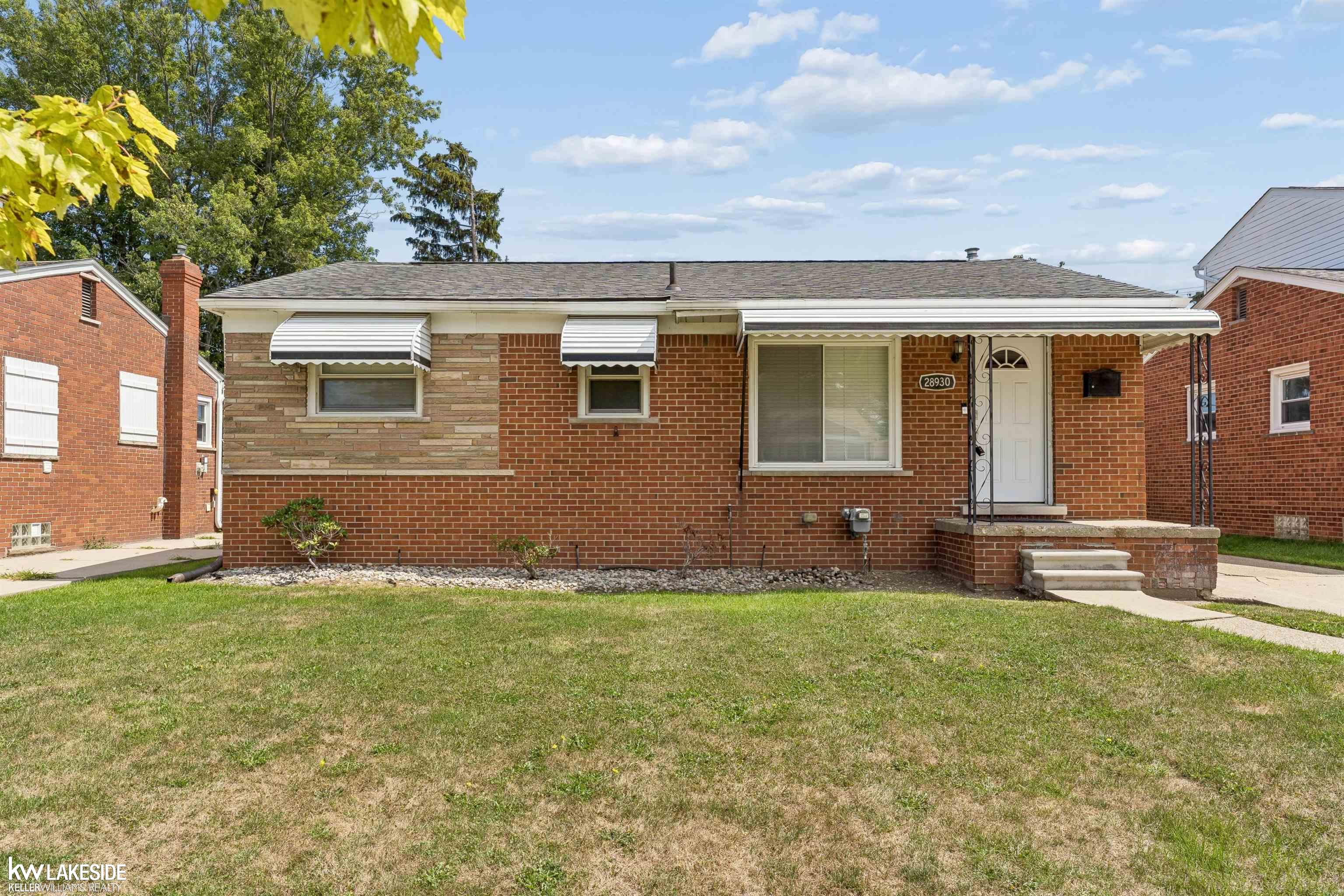 Photo 3 of Single family home for sale at 28930 Hughes St, Saint Clair Shores, MI 48081 | MLS# 58050221852 | Listing updated on 2026-09-16