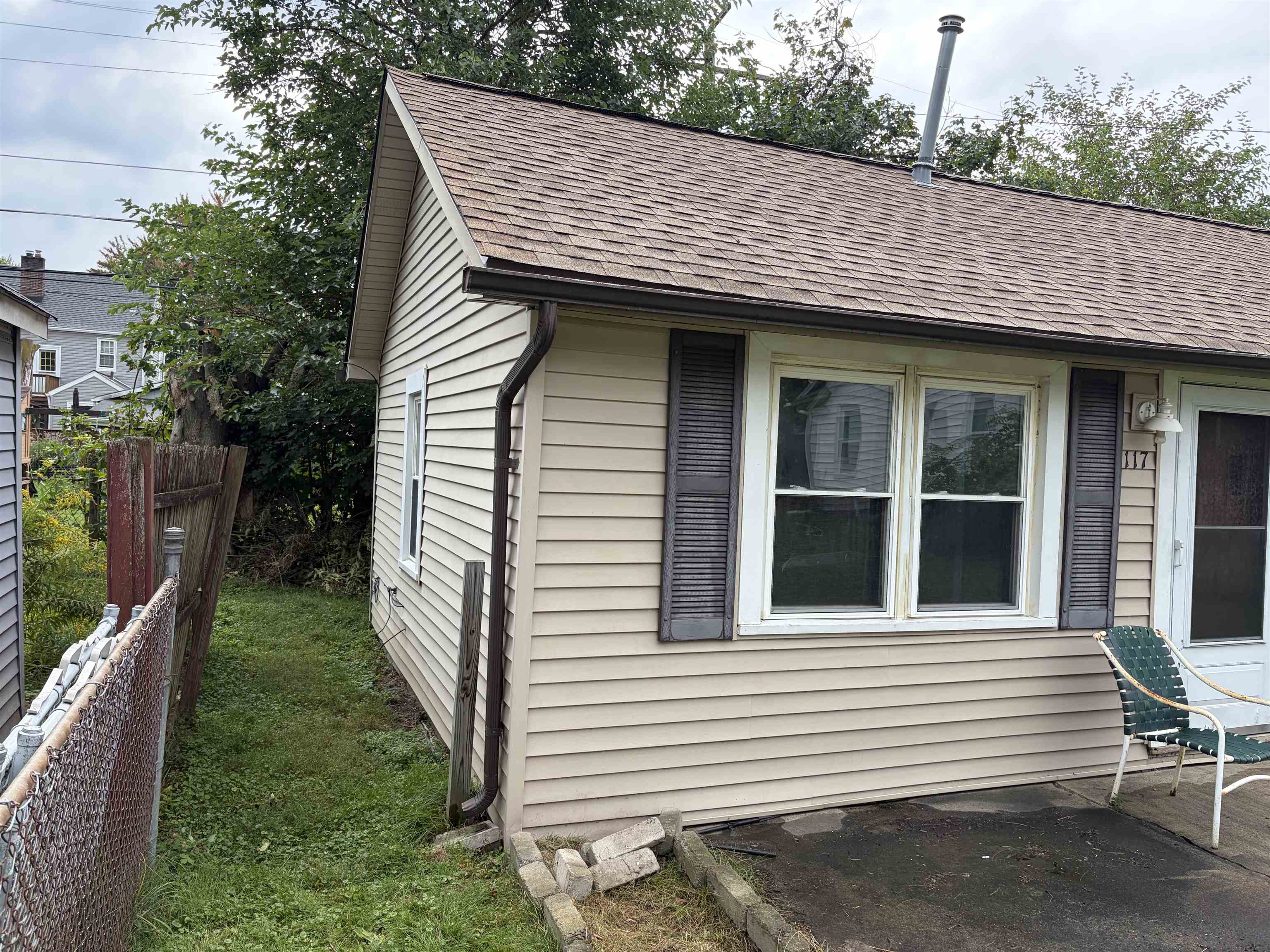 Photo 2 of Single family home for sale at 117 High St, Mount Clemens, MI 48043 | MLS# 58050221867 | Listing updated on 2026-09-17
