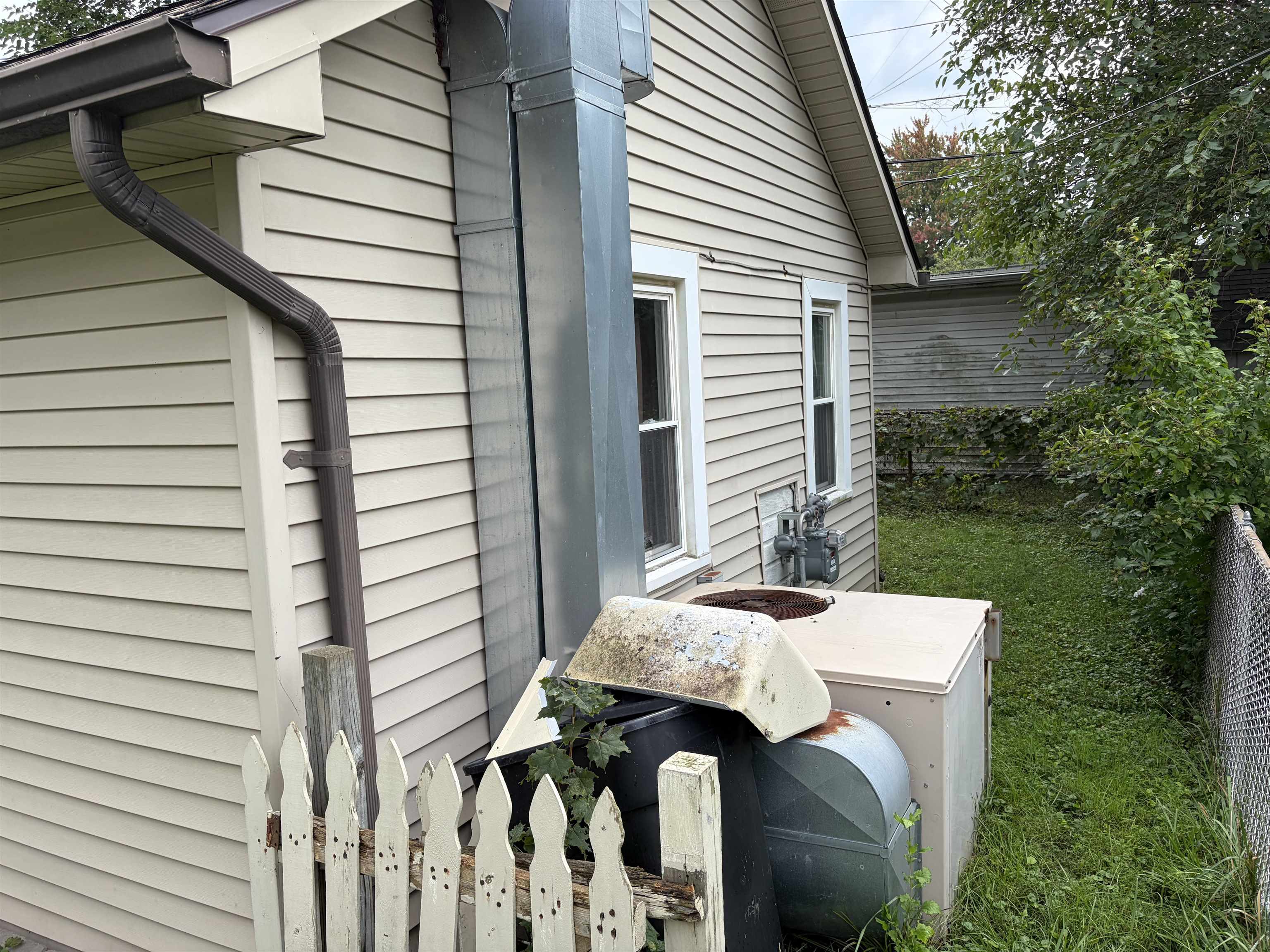 Photo 3 of Single family home for sale at 117 High St, Mount Clemens, MI 48043 | MLS# 58050221867 | Listing updated on 2026-09-17