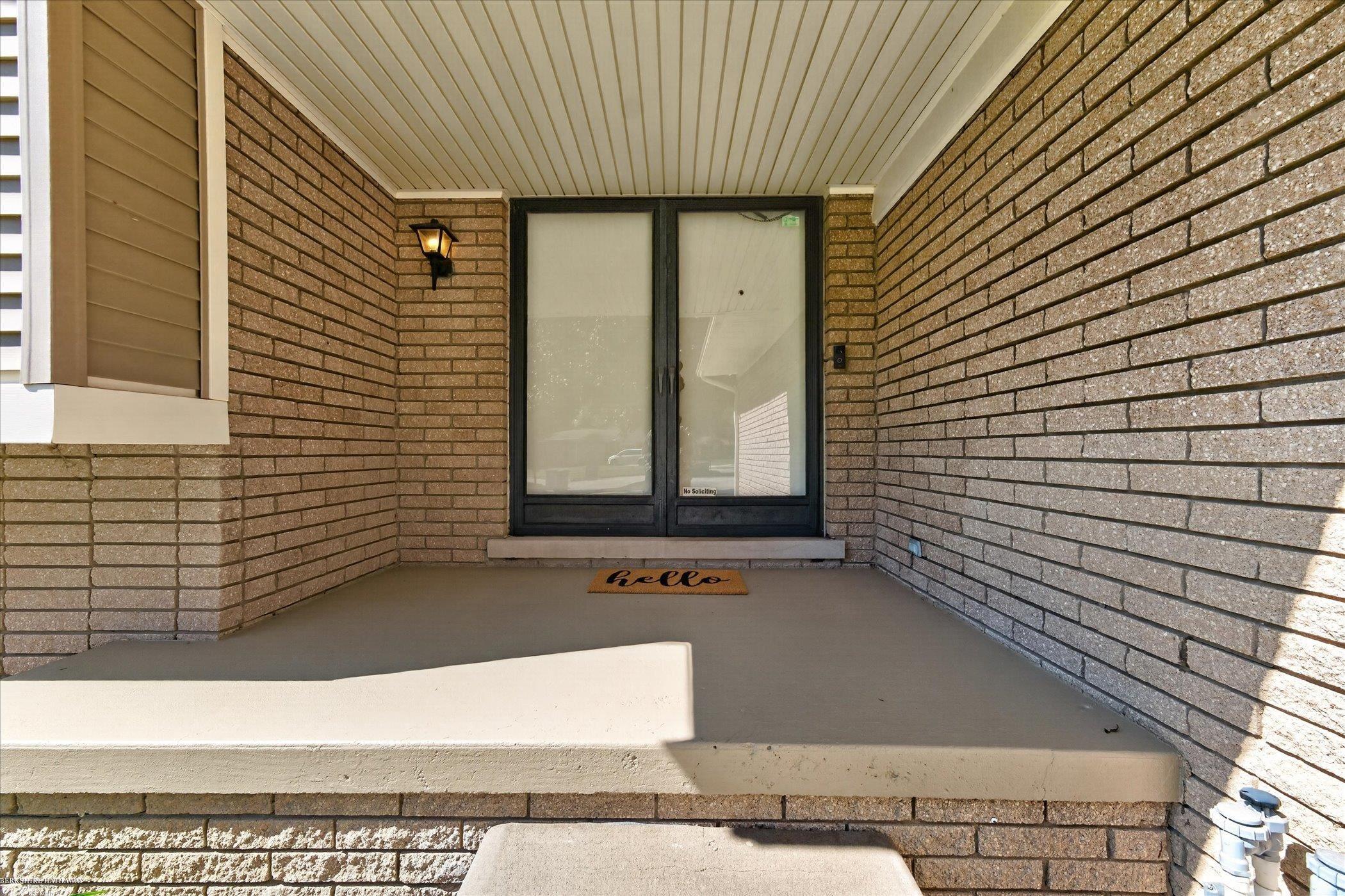 Photo 3 of Single family home for sale at 32843 Surow Dr, Warren, MI 48093 | MLS# 58050221876 | Listing updated on 2026-09-18