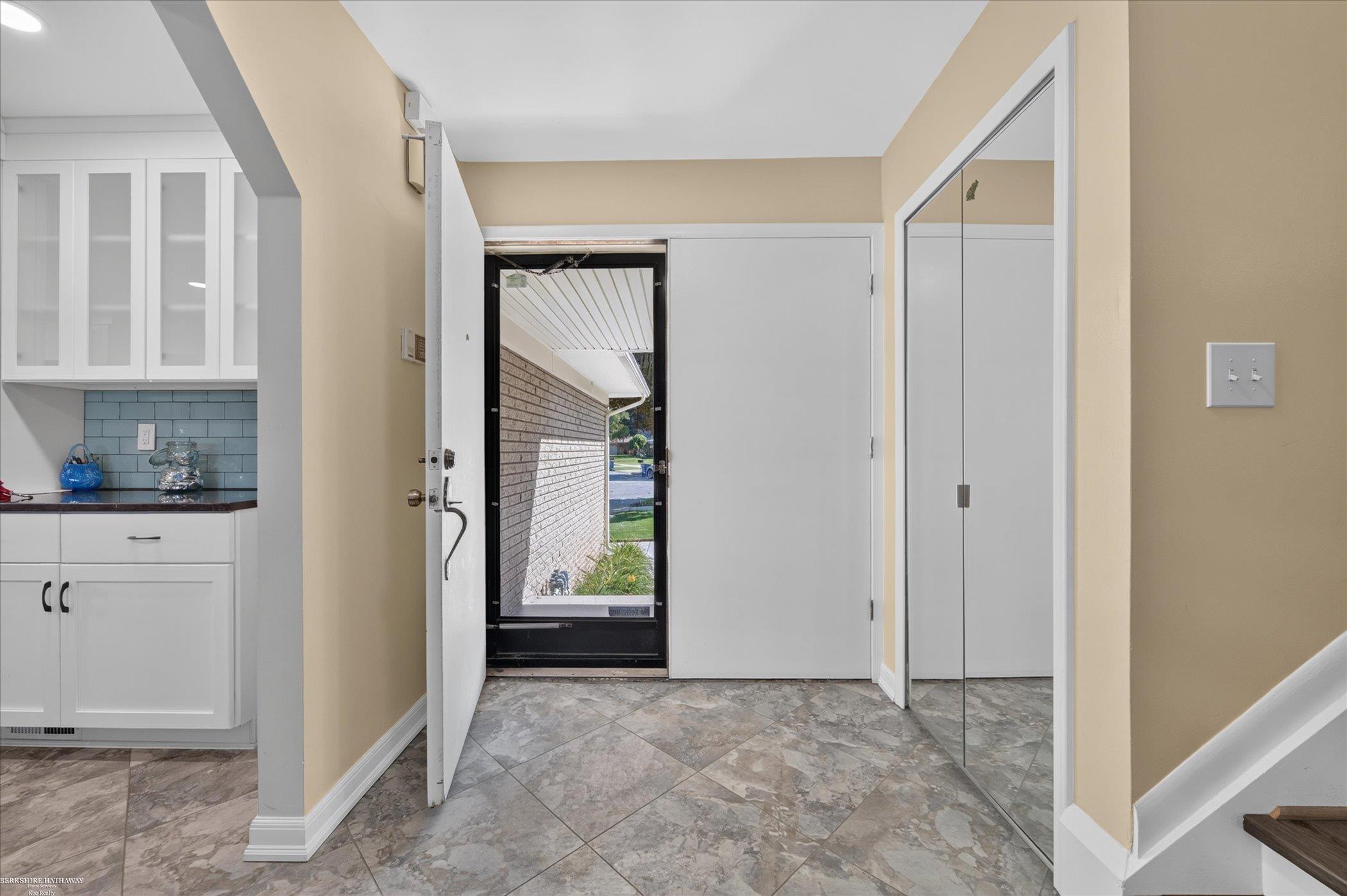 Photo 4 of Single family home for sale at 32843 Surow Dr, Warren, MI 48093 | MLS# 58050221876 | Listing updated on 2026-09-18
