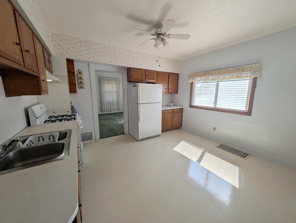 Photo 3 of Single family home for sale at 1412 S Jackson St, Bay City, MI 48708 | MLS# 50221877 | Listing updated on 2026-09-17