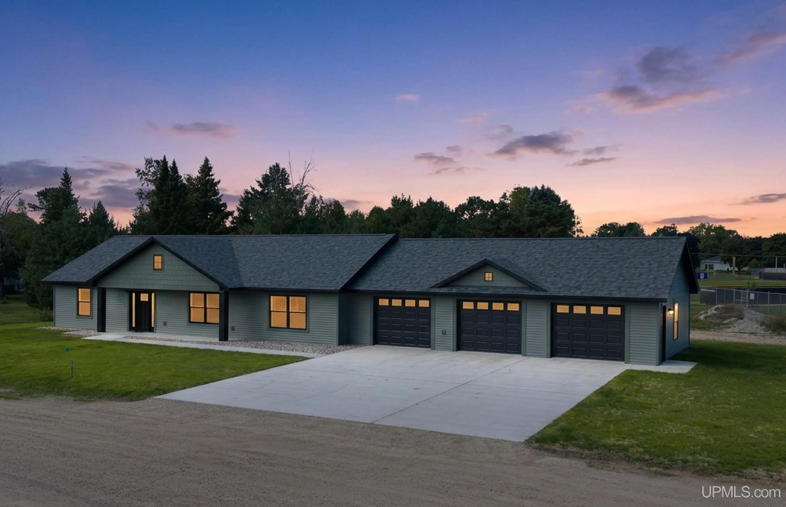 Photo 2 of Single family home for sale at 2100 S 18th Street, Escanaba, MI 49829 | MLS# 50221887 | Listing updated on 2026-09-16