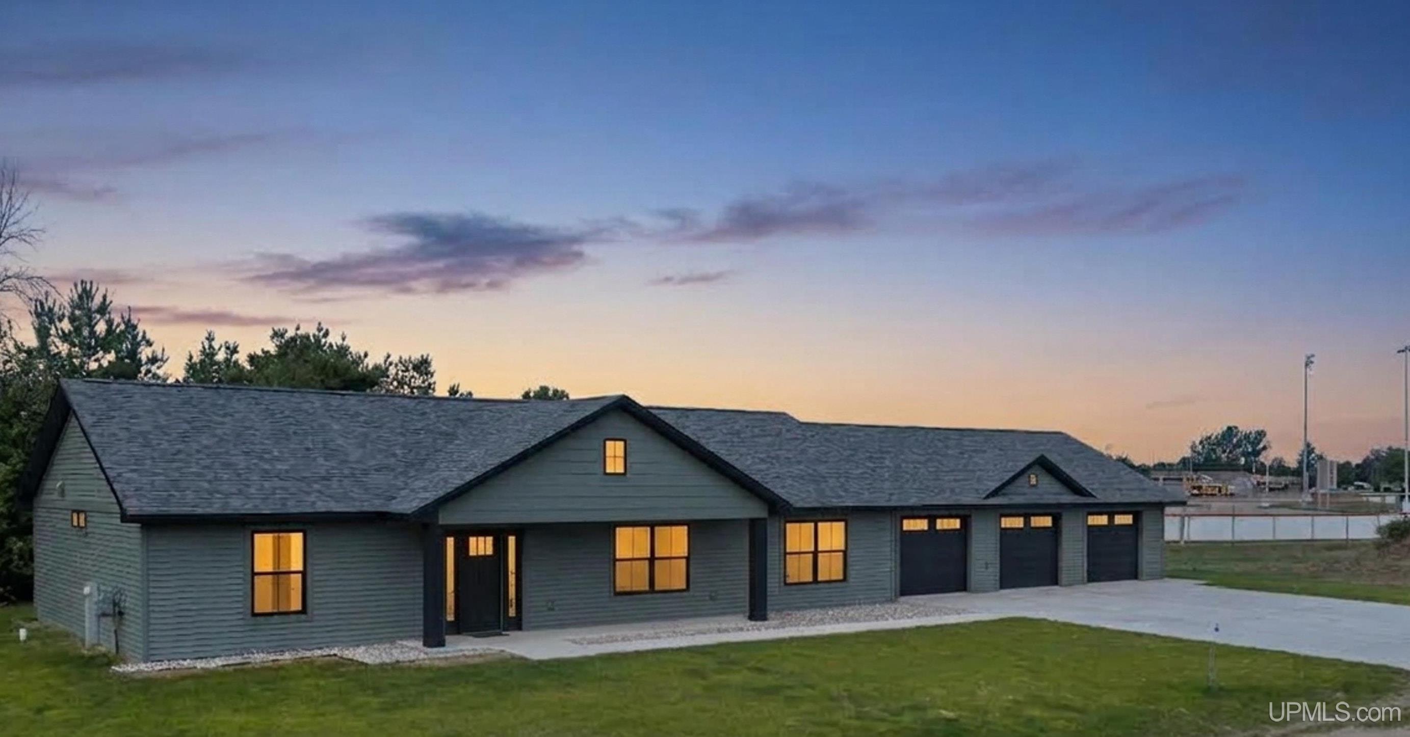 Photo 3 of Single family home for sale at 2100 S 18th Street, Escanaba, MI 49829 | MLS# 50221887 | Listing updated on 2026-09-16