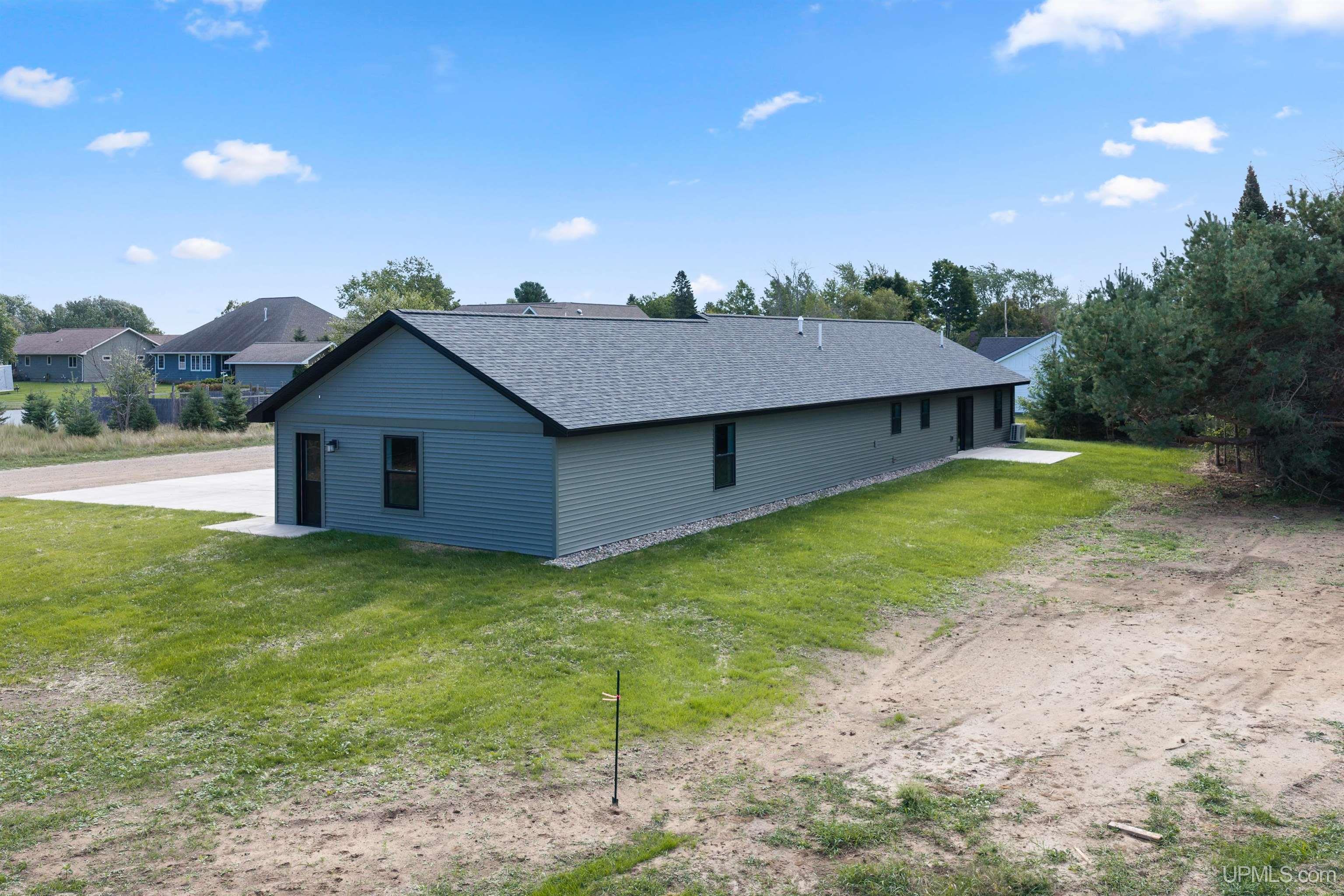 Photo 4 of Single family home for sale at 2100 S 18th Street, Escanaba, MI 49829 | MLS# 50221887 | Listing updated on 2026-09-16