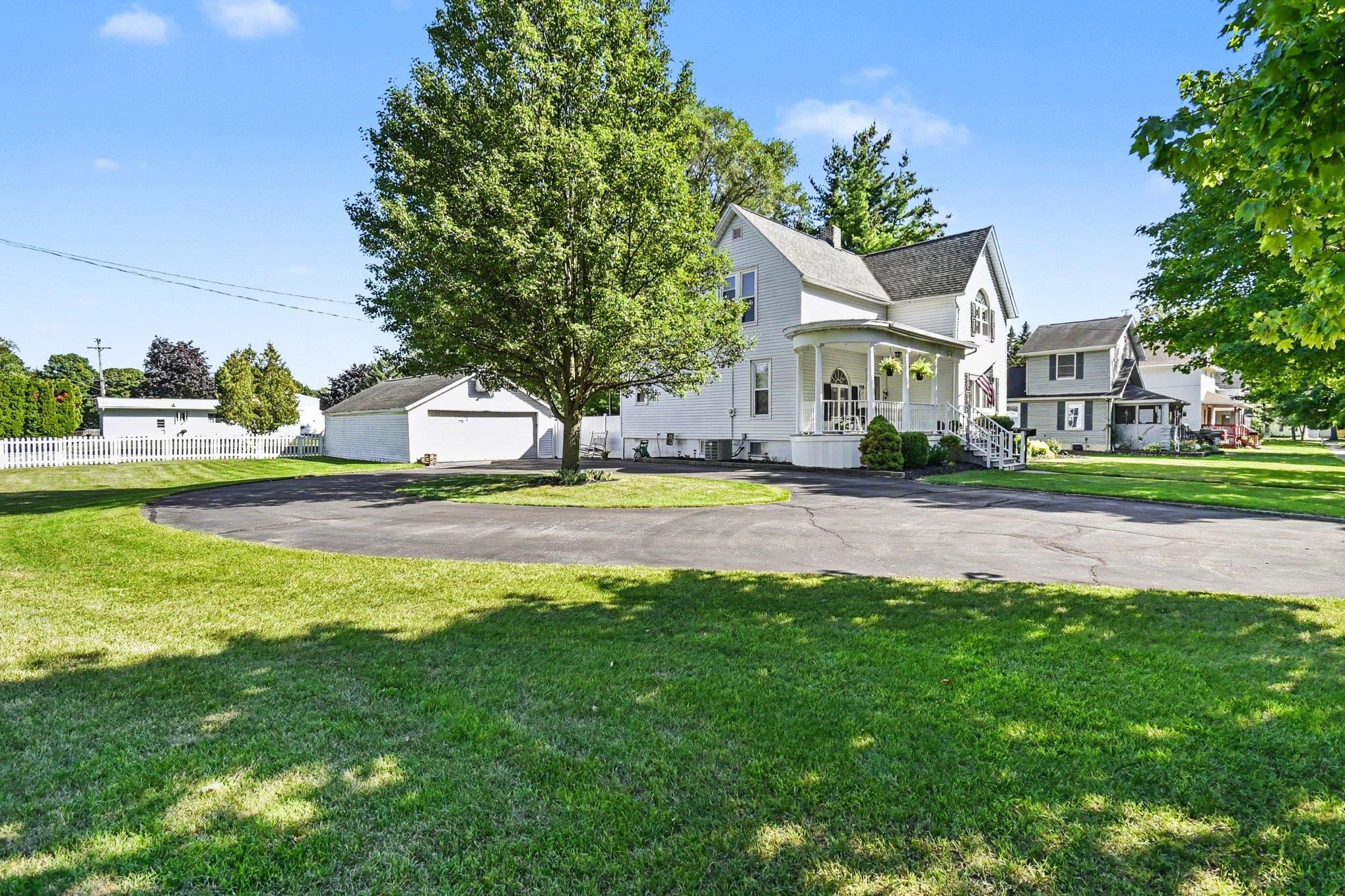 Photo 3 of Single family home for sale at 115 Marshall St, Essexville, MI 48732 | MLS# 50221890 | Listing updated on 2026-10-07