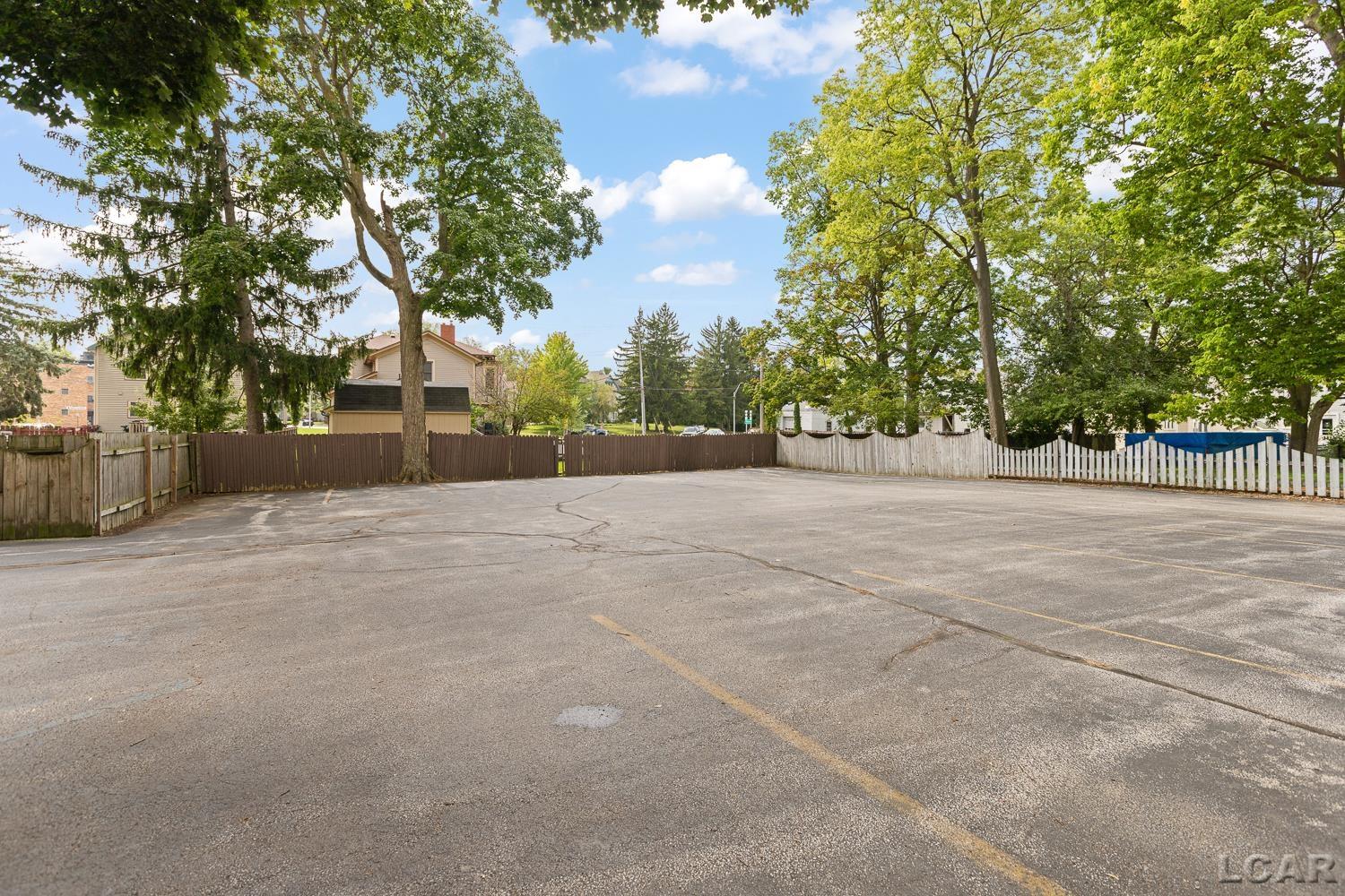 Photo 3 of Single family home for sale at 222 E Maumee St, Adrian, MI 49221 | MLS# 56050221899 | Listing updated on 2026-09-17