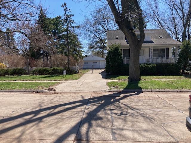 Photo 2 of Single family home for sale at 8442 Central St, Center Line, MI 48015 | MLS# 58050221902 | Listing updated on 2026-09-16