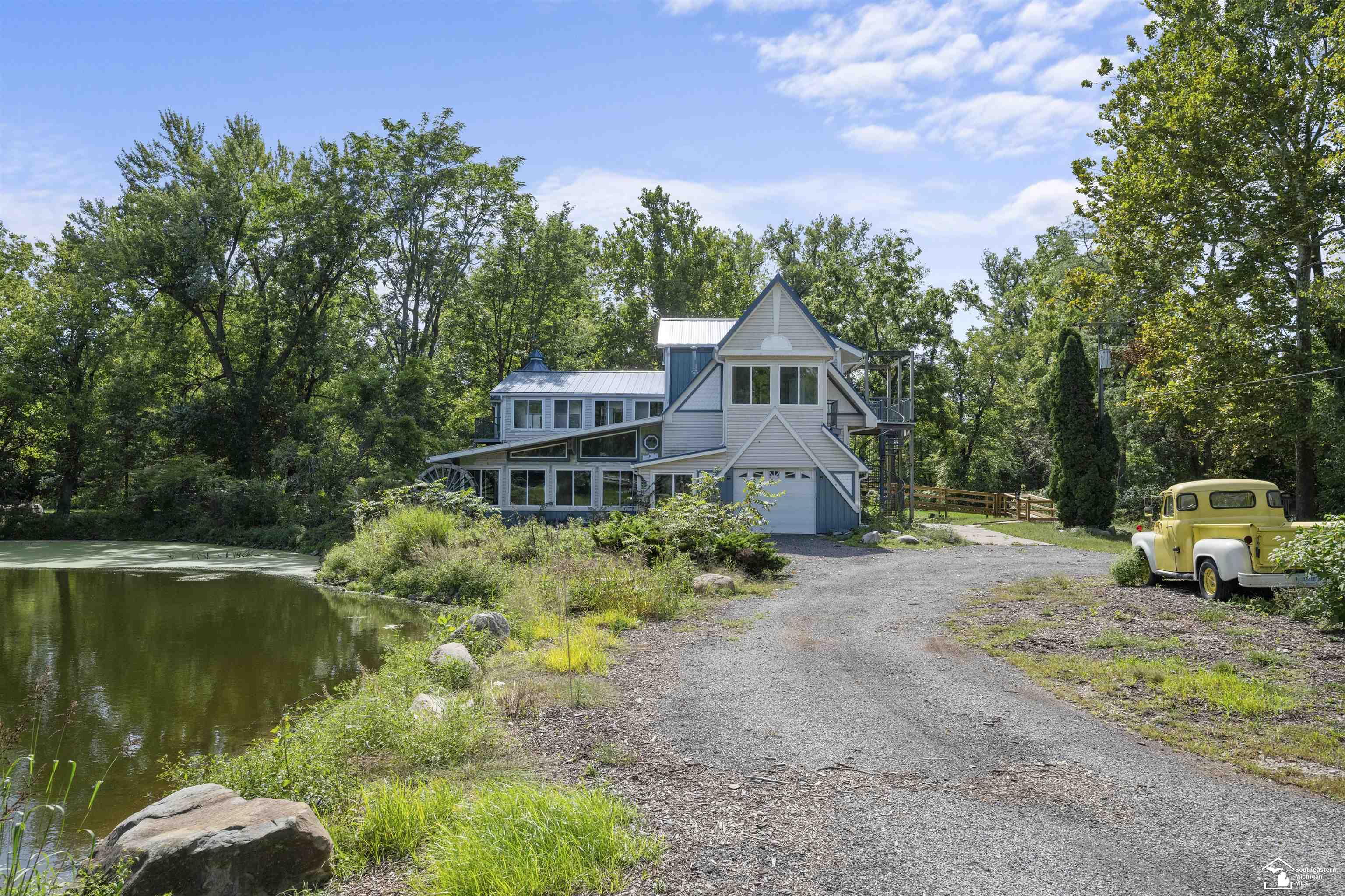 Photo 2 of Single family home for sale at 7977 N Custer Rd, Monroe, MI 48162 | MLS# 57050221904 | Listing updated on 2026-09-17