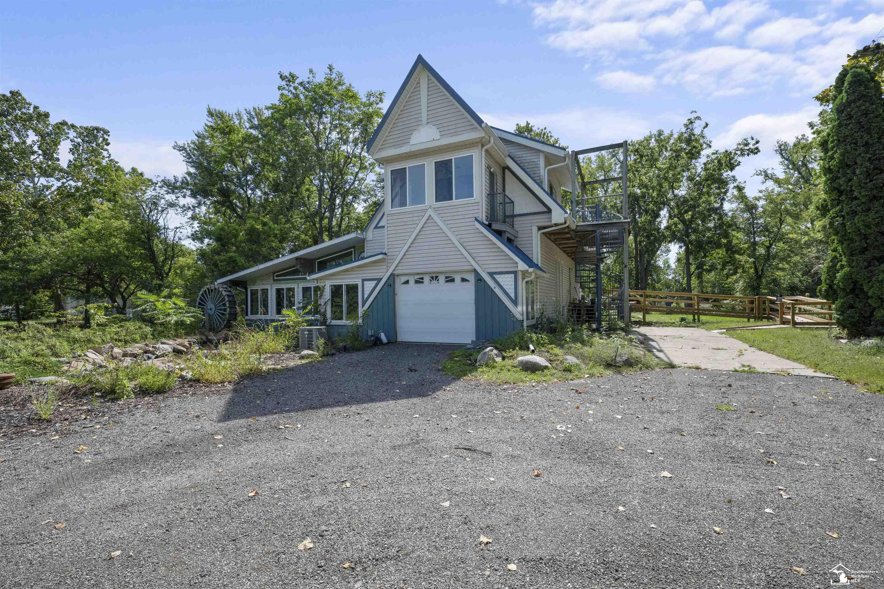 Photo 3 of Single family home for sale at 7977 N Custer Rd, Monroe, MI 48162 | MLS# 57050221904 | Listing updated on 2026-09-17