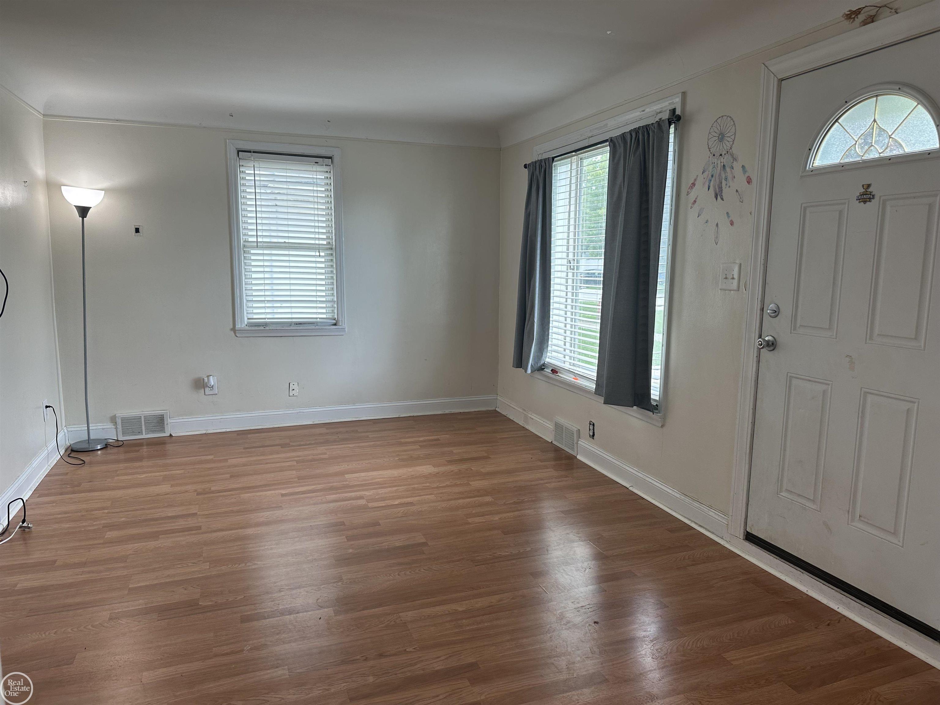 Photo 2 of Single family home for sale at 25143 Lawn St, Roseville, MI 48066 | MLS# 58050221910 | Listing updated on 2026-09-16