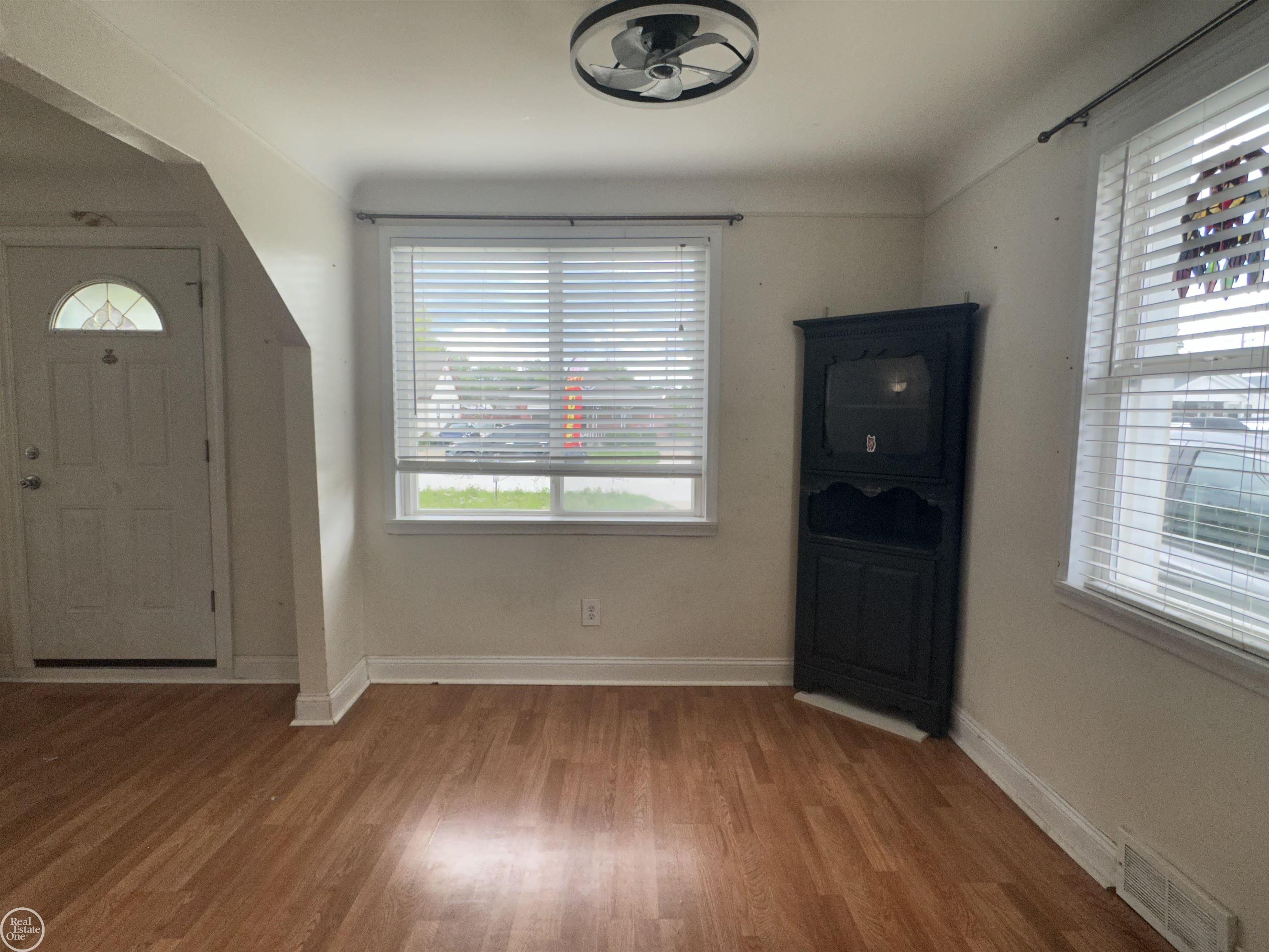 Photo 4 of Single family home for sale at 25143 Lawn St, Roseville, MI 48066 | MLS# 58050221910 | Listing updated on 2026-09-16