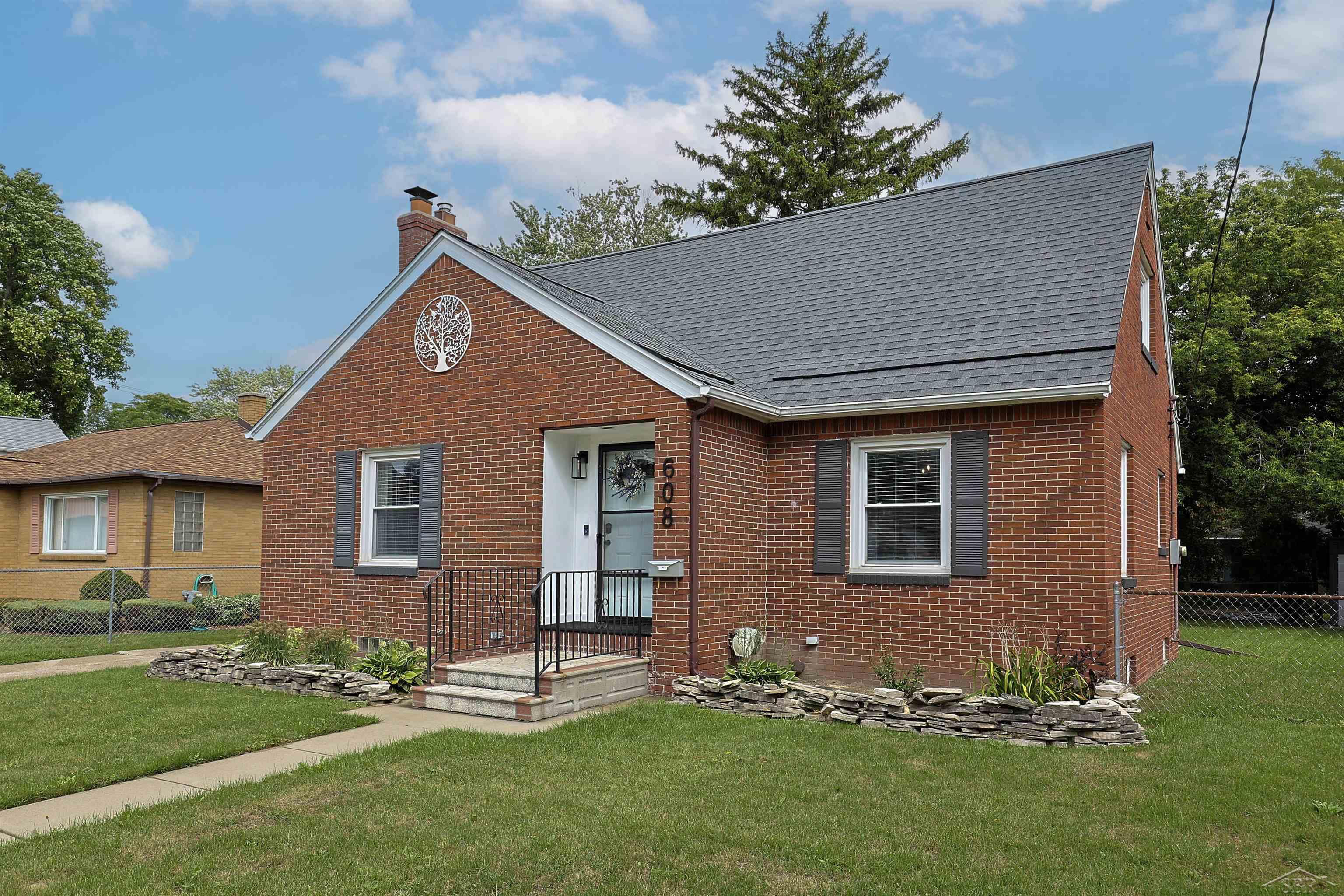 Photo 2 of Single family home for sale at 608 N Johnson St, Bay City, MI 48708 | MLS# 61050221911 | Listing updated on 2026-09-18