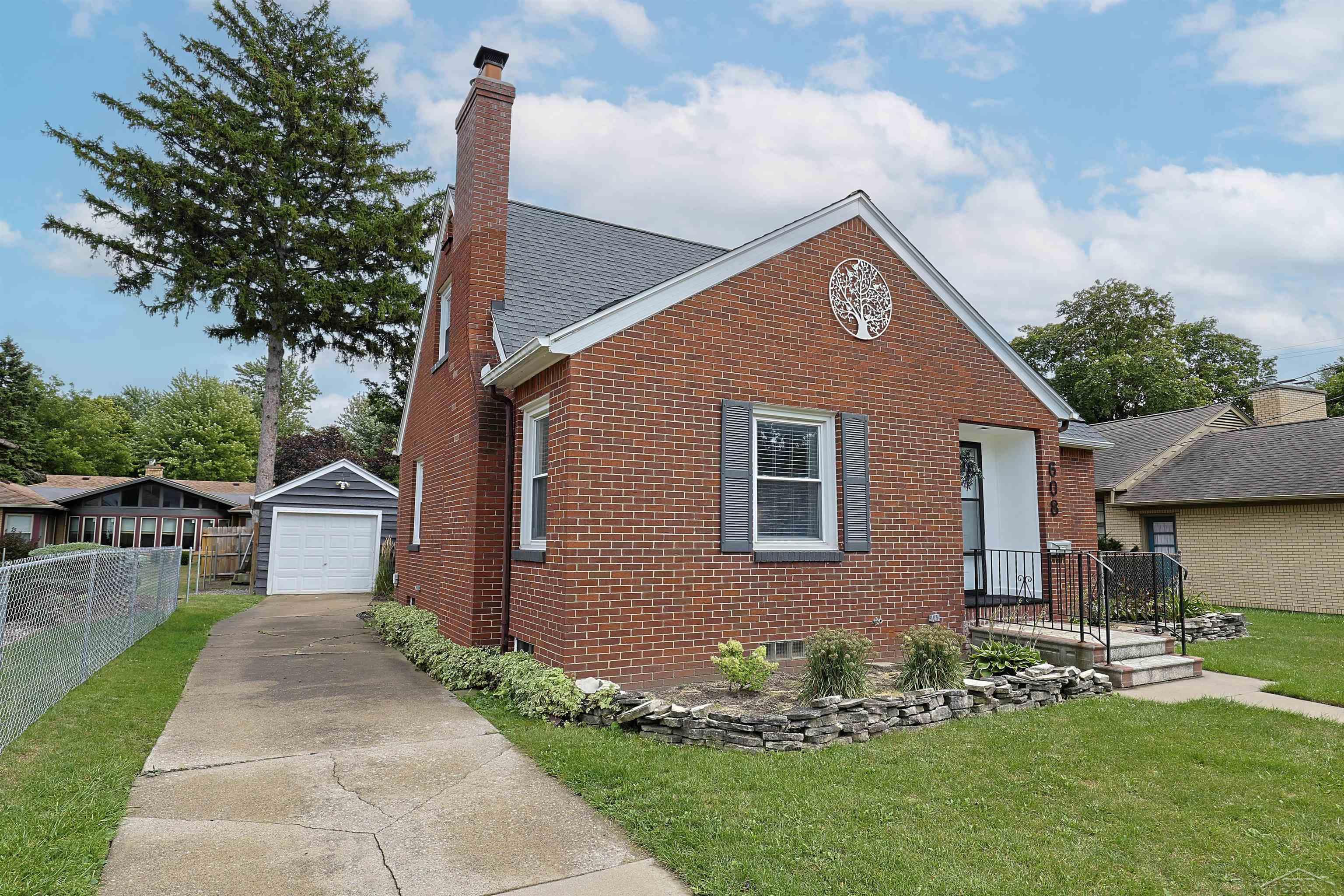 Photo 3 of Single family home for sale at 608 N Johnson St, Bay City, MI 48708 | MLS# 61050221911 | Listing updated on 2026-09-18