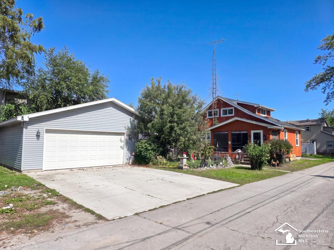 Photo 2 of Single family home for sale at 4344 S 2nd Street, Luna Pier, MI 48157 | MLS# 57050221914 | Listing updated on 2026-09-17
