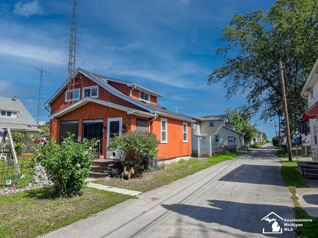 Photo 3 of Single family home for sale at 4344 S 2nd Street, Luna Pier, MI 48157 | MLS# 57050221914 | Listing updated on 2026-09-17