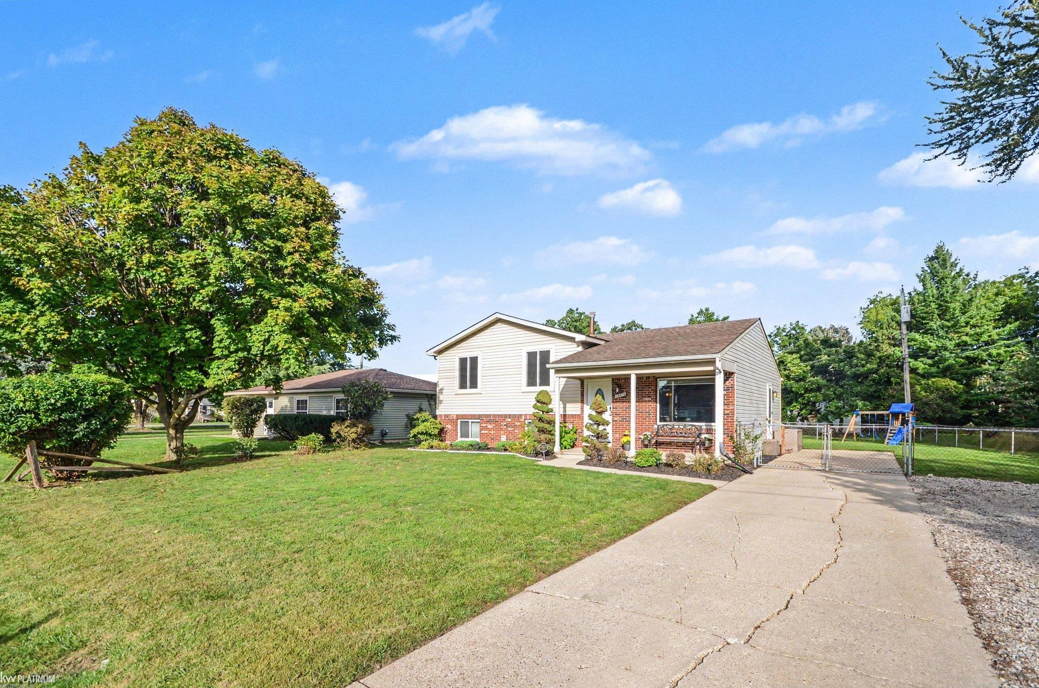 Photo 2 of Single family home for sale at 39436 Shoreline Dr, Harrison Township, MI 48045 | MLS# 58050221915 | Listing updated on 2026-09-18