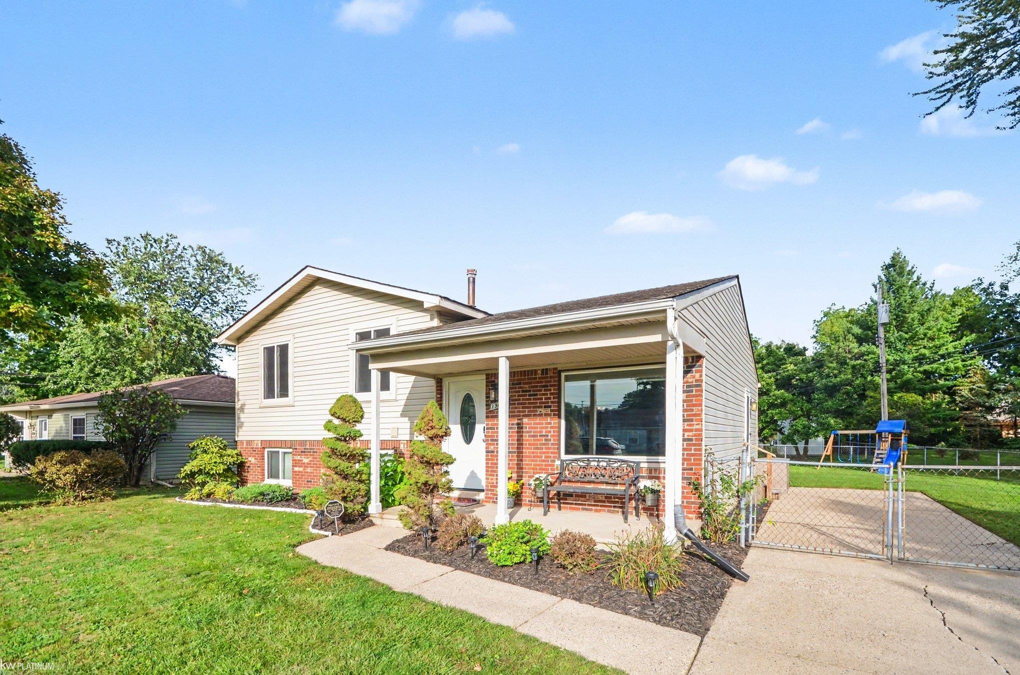 Photo 3 of Single family home for sale at 39436 Shoreline Dr, Harrison Township, MI 48045 | MLS# 58050221915 | Listing updated on 2026-09-18