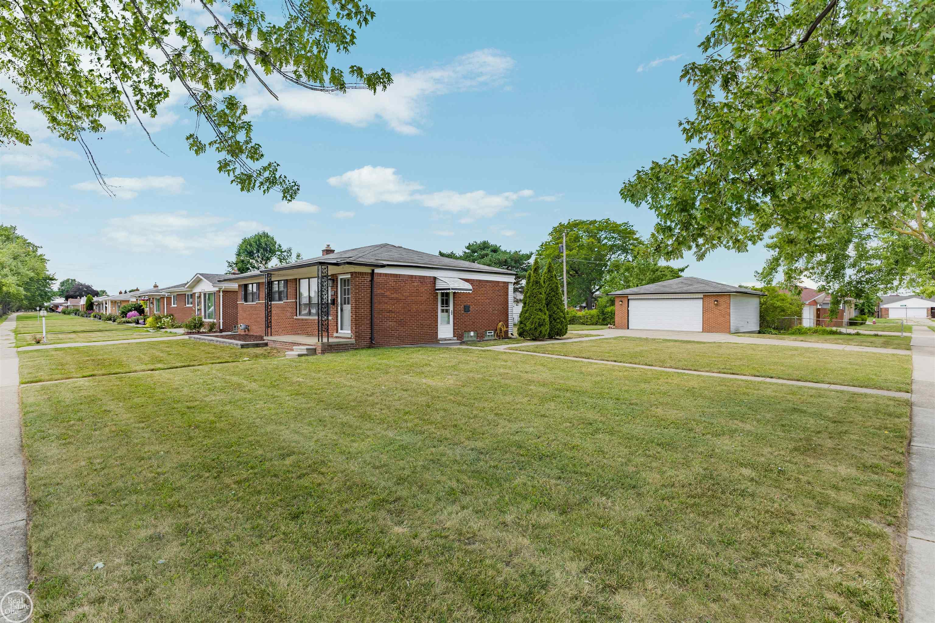 Photo 3 of Single family home for sale at 8587 Christine St, Warren, MI 48093 | MLS# 58050221916 | Listing updated on 2026-09-16
