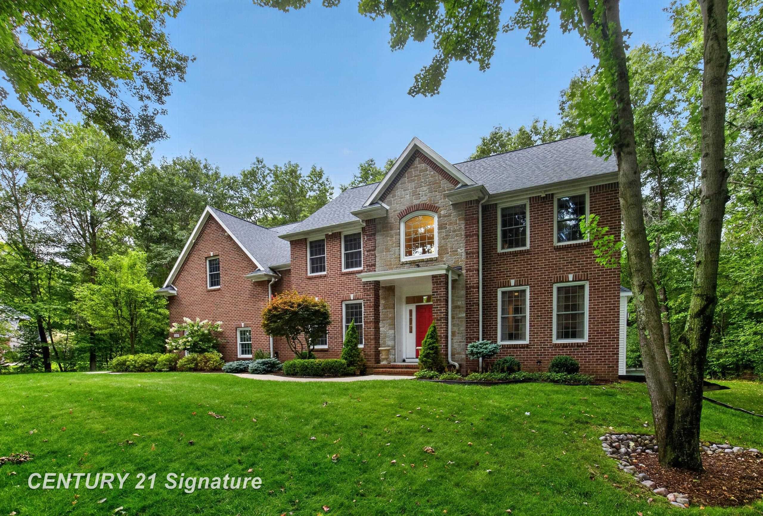 Photo 3 of Single family home for sale at 2384 E Cardinal Dr, Midland, MI 48642 | MLS# 61050221925 | Listing updated on 2026-09-19