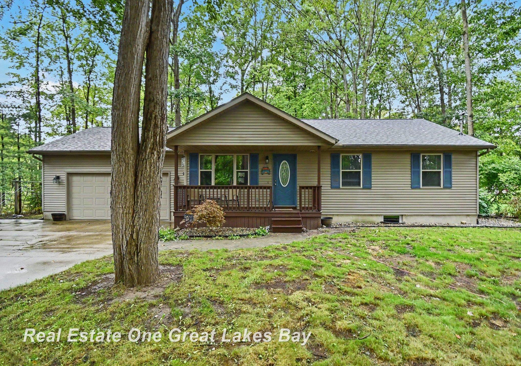 Photo 2 of Single family home for sale at 2567 N Starlite Ct, Sanford, MI 48657 | MLS# 61050221926 | Listing updated on 2026-09-16